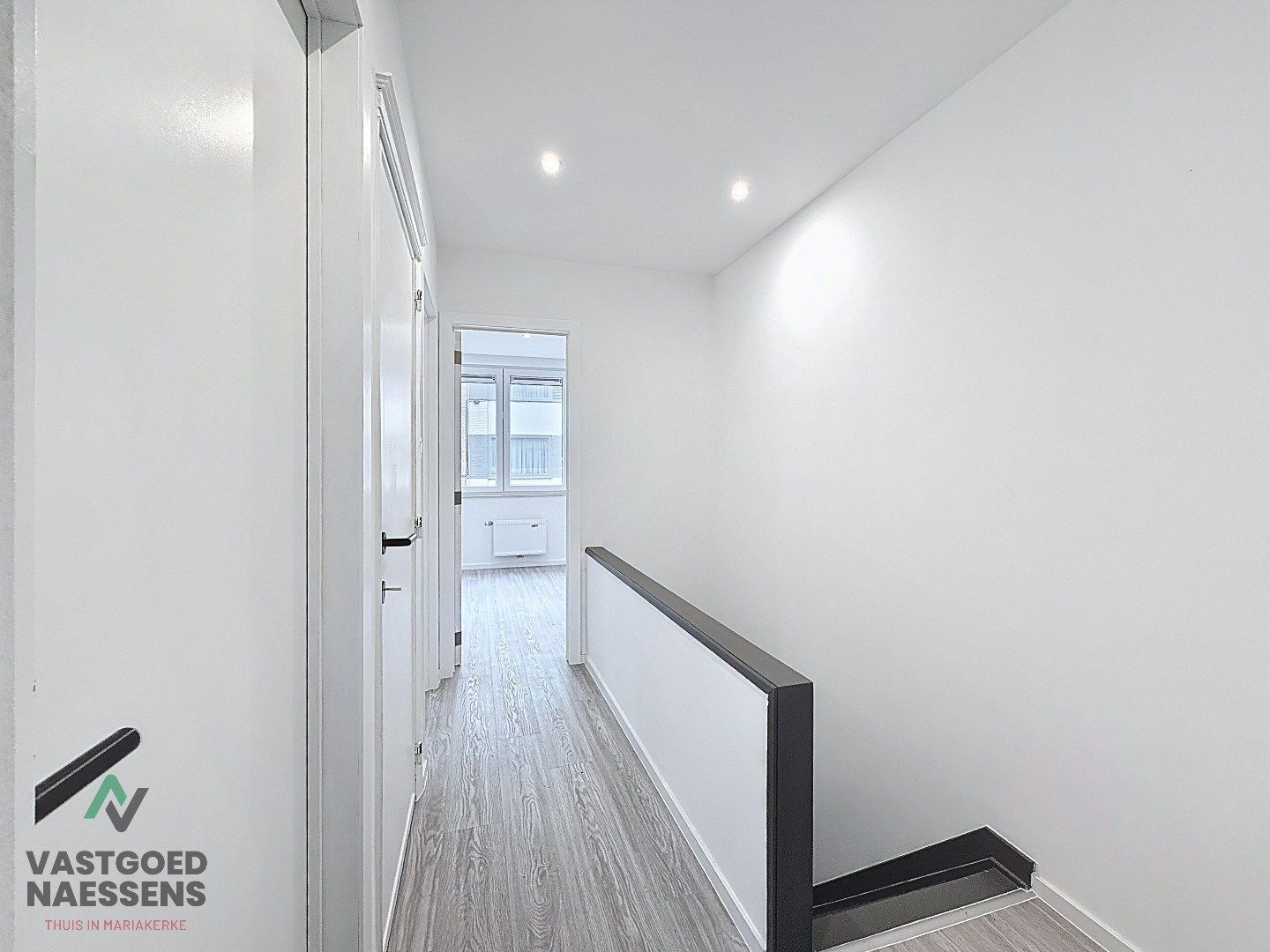 VOLLEDIG GERENOVEERDE WONING MET TUIN / 5 SLPK  foto 10