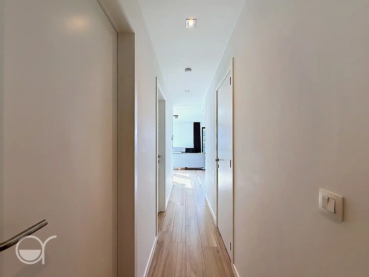 Ruim en lichtrijk tweeslaapkamerappartement met autostaanplaats te huur foto 5