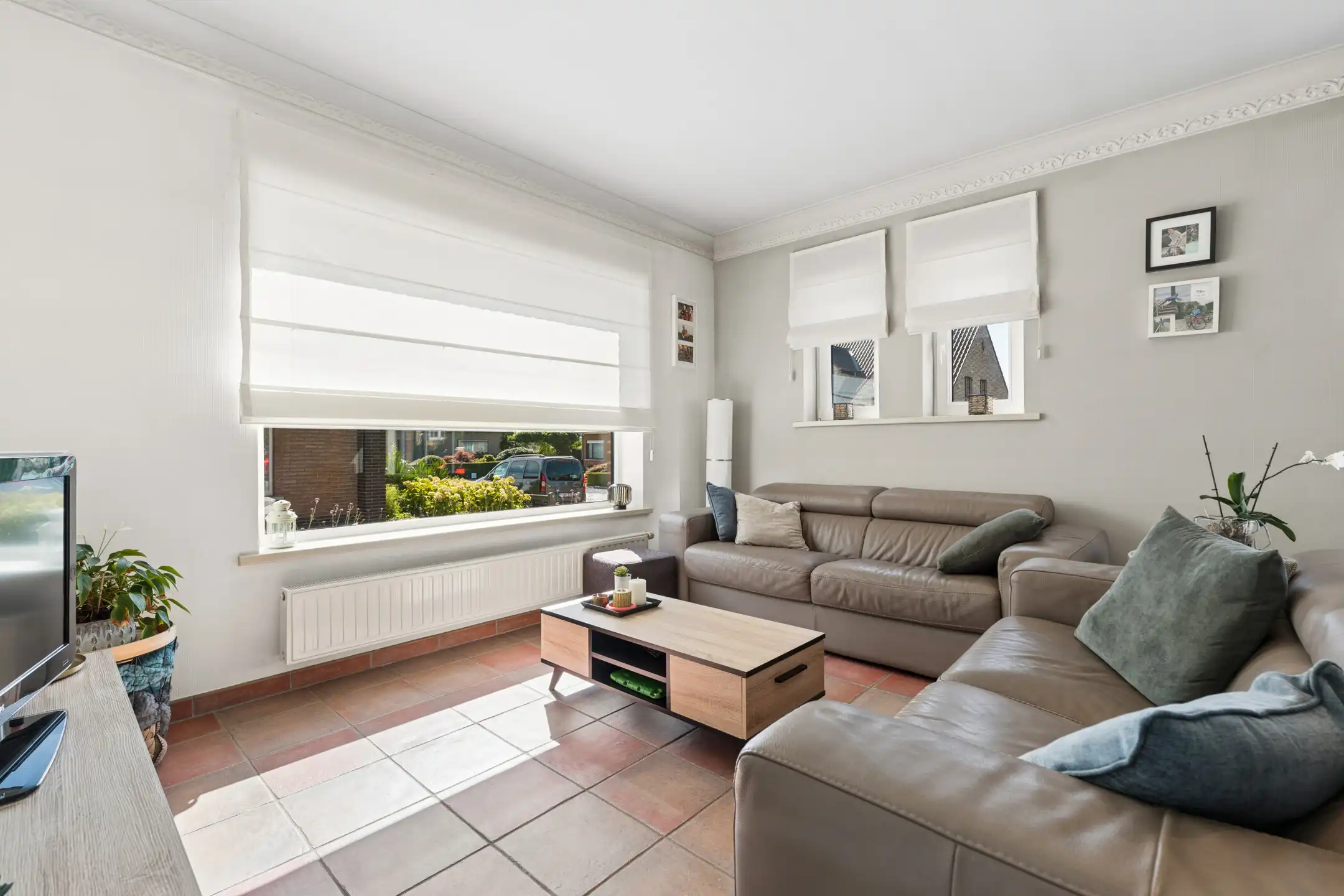 Ruime, deels gerenoveerde 3-gevelwoning met 3 slks en tuin foto 6