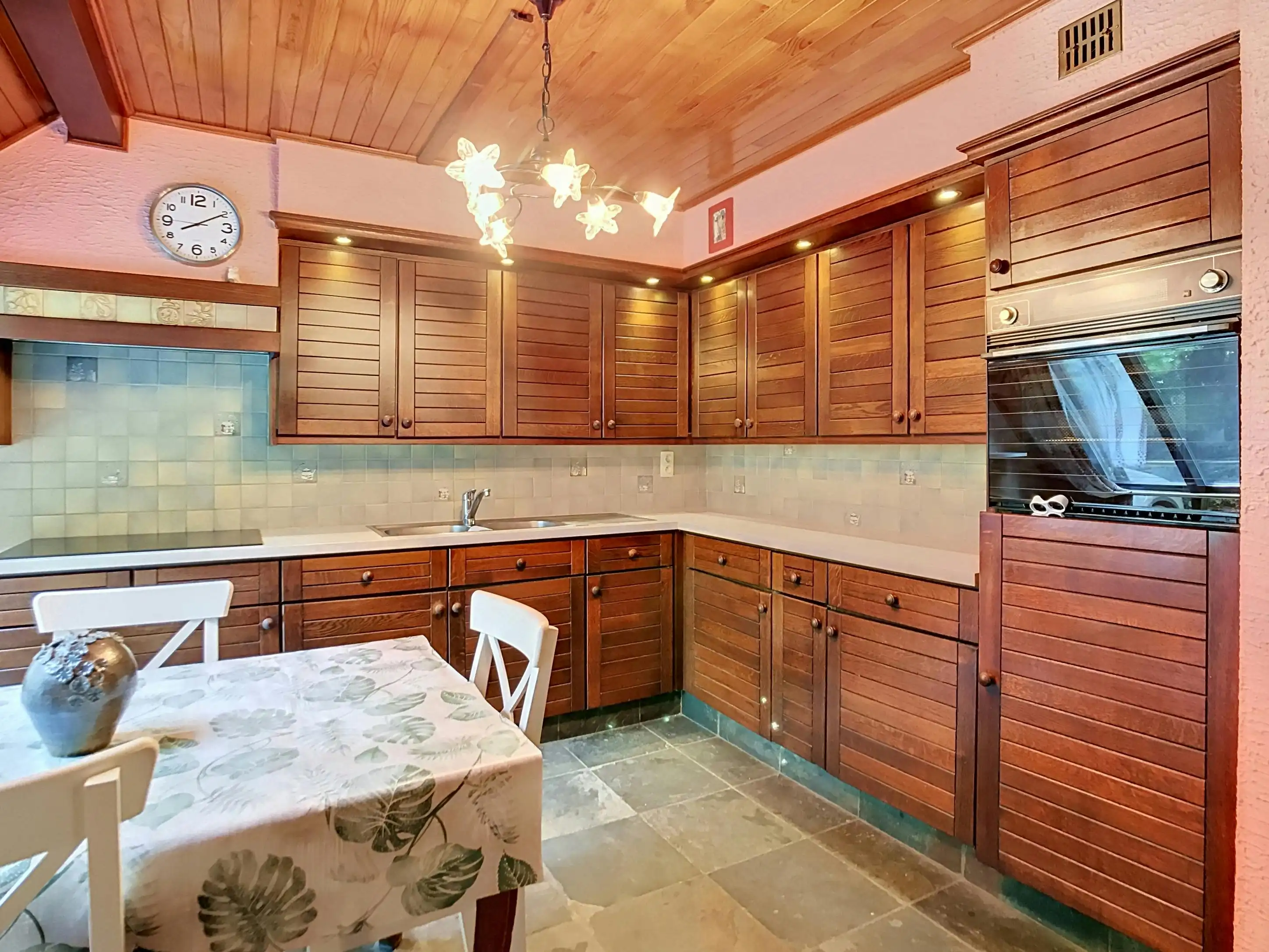 Ruime vakantiewoning op groot open perceel in bosrijk gebied foto 9