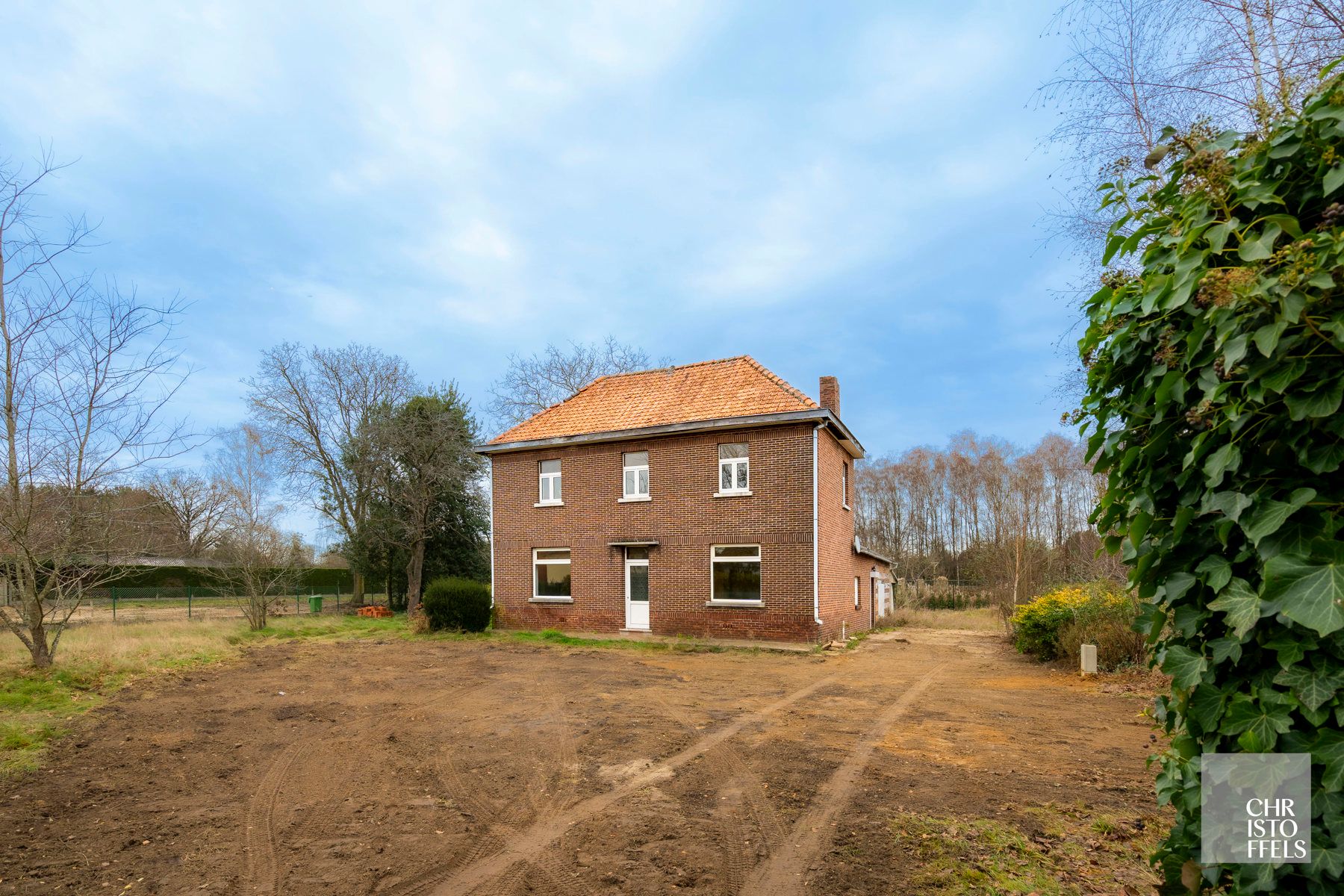 Op te knappen woning (157m²) op een ruim perceel van 1.451m²!  foto 15