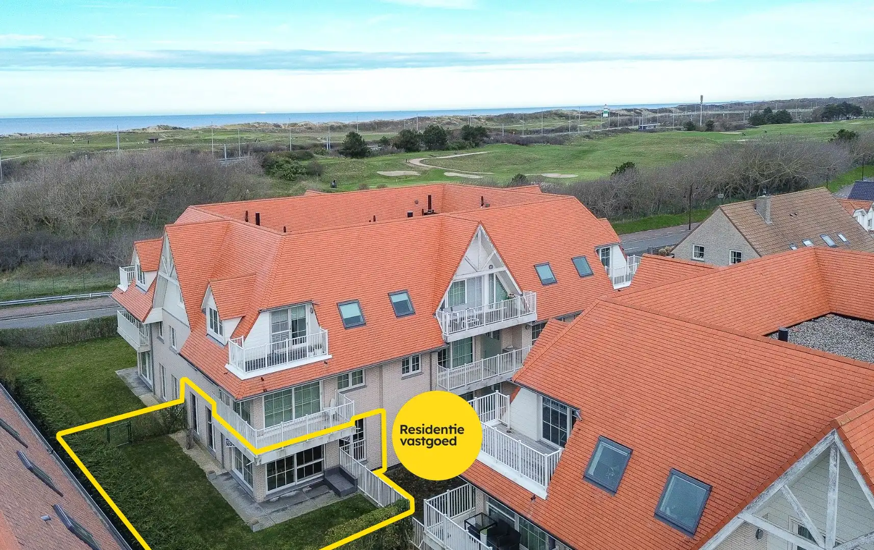 Gelijkvloers 2-slaapkamerappartement met tuin op toplocatie vlakbij de zee!  foto 2