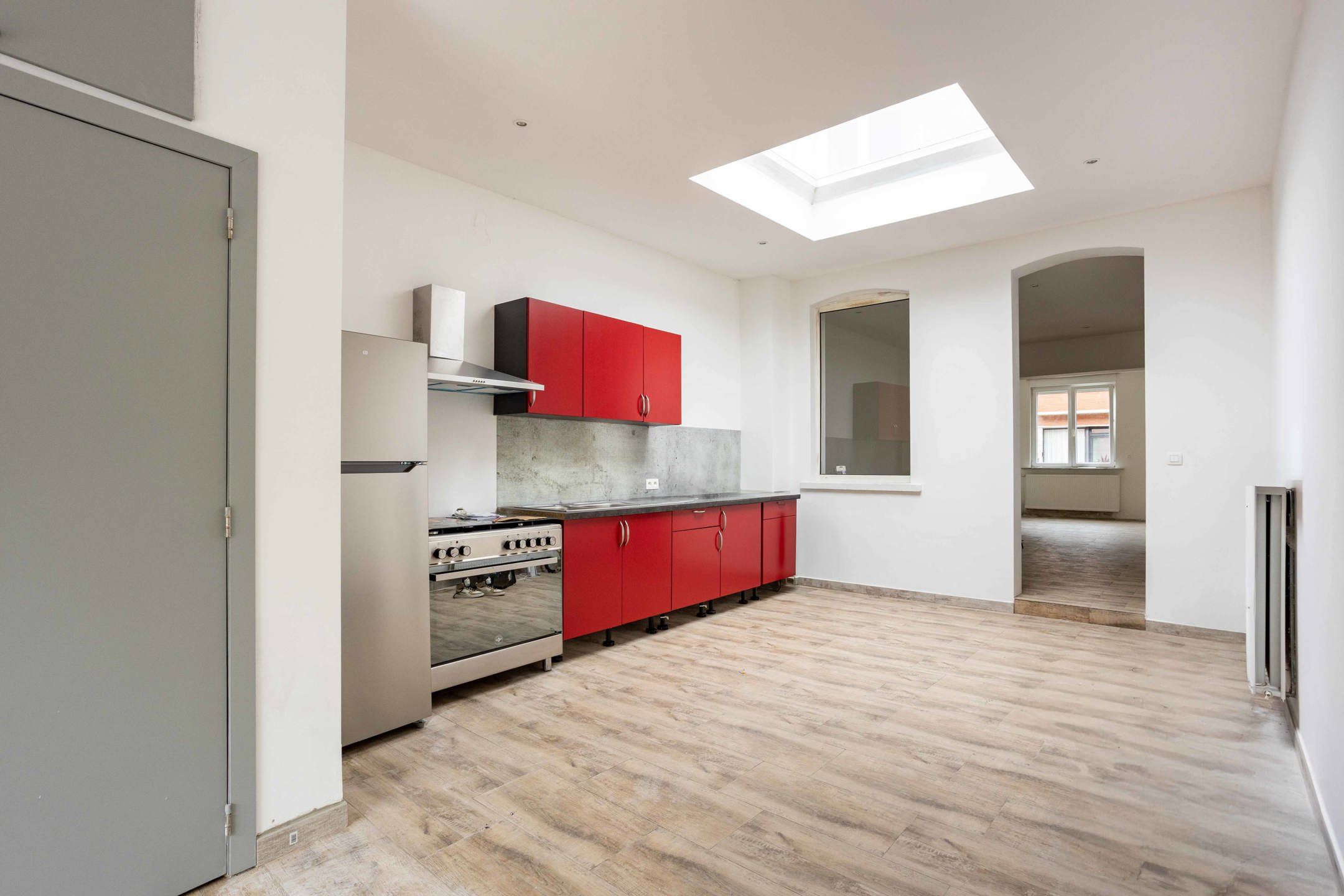 Gerenoveerde rijwoning met 3 slaapkamers en tuin. foto 8