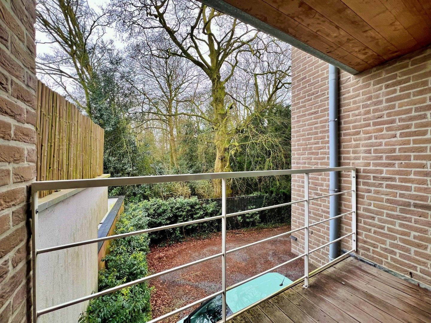 2-slaapkamer appartement met 2 overdekte staanplaatsen foto 11