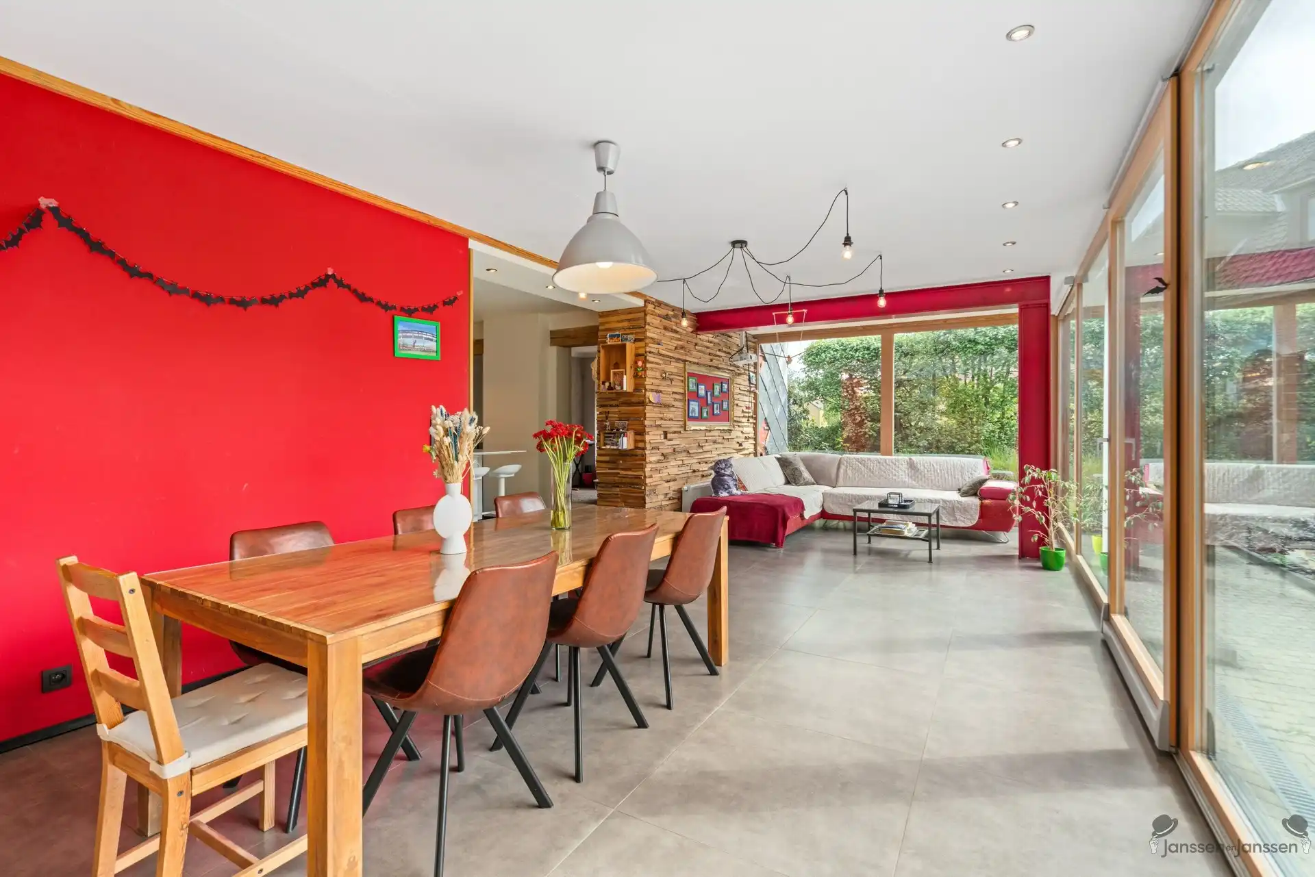 Karaktervolle, volledig gerenoveerde woning met ruime tuin en uitzicht op paardenweide foto 6