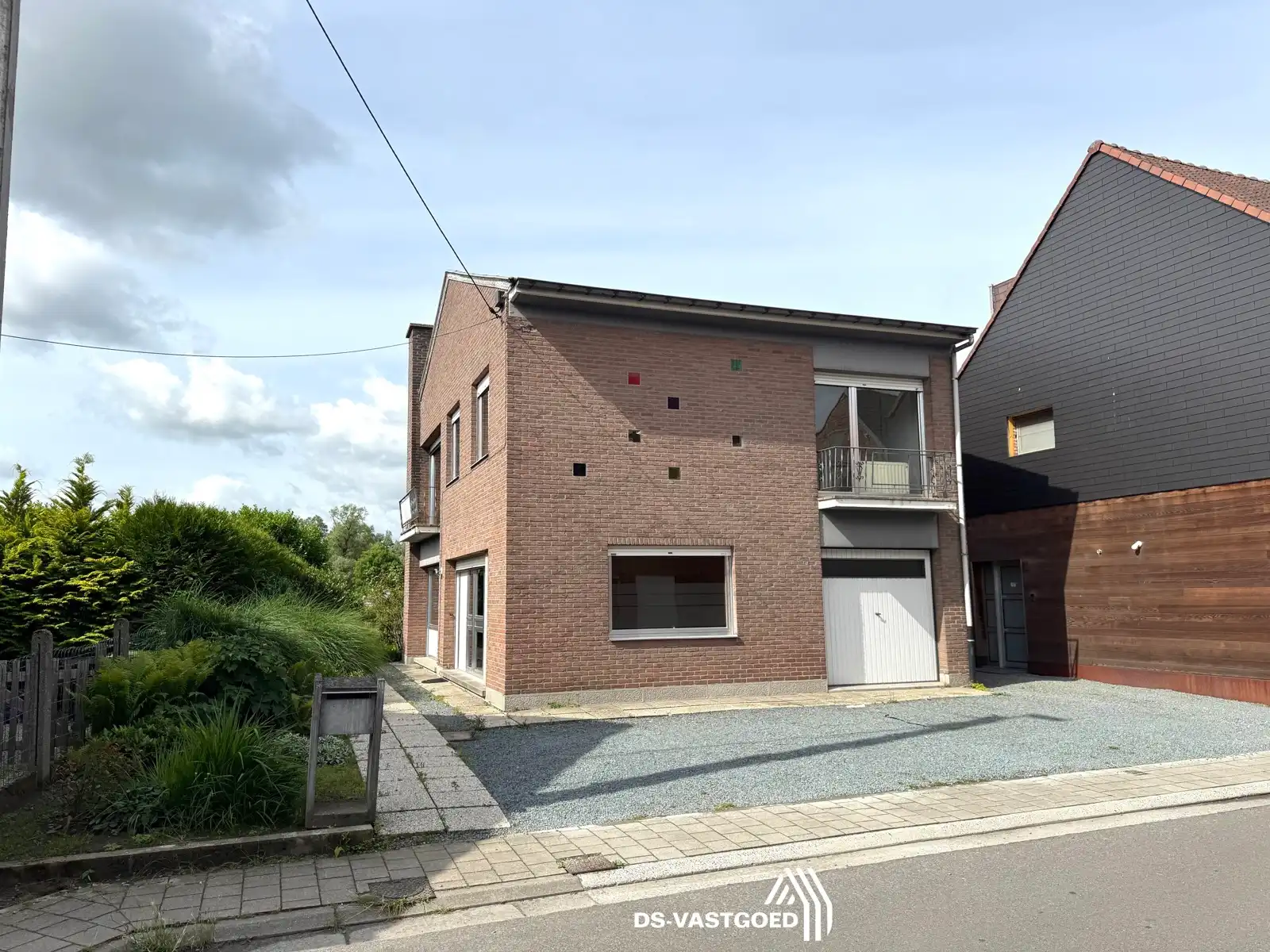 Hoofdfoto van de publicatie: Ruime eengezinswoning met 4 slpks en tuin!