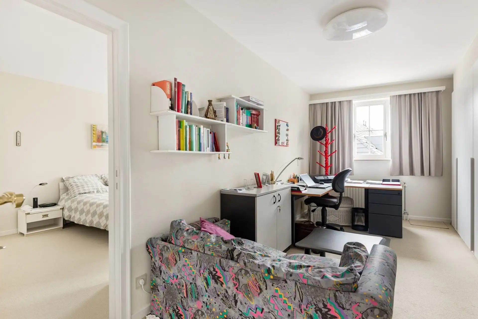 GELIJKVLOERS KANTOOR MET WONING foto 19