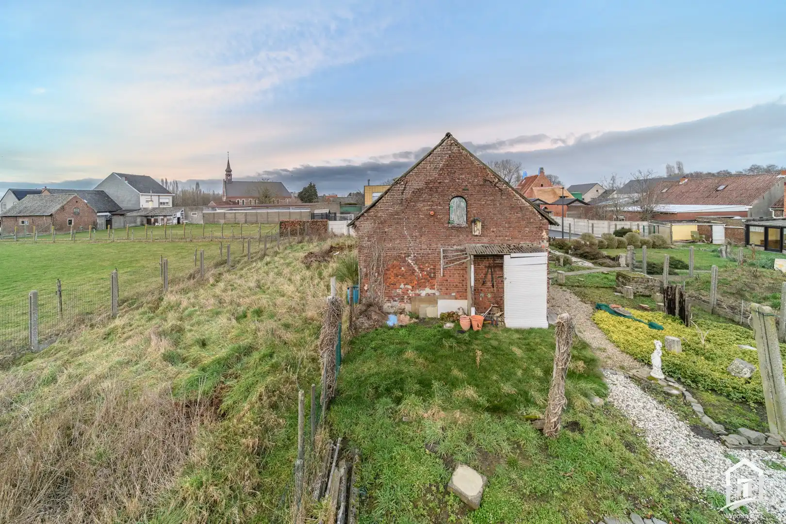 Te renoveren gezinswoning met zeer ruime tuin! foto 13