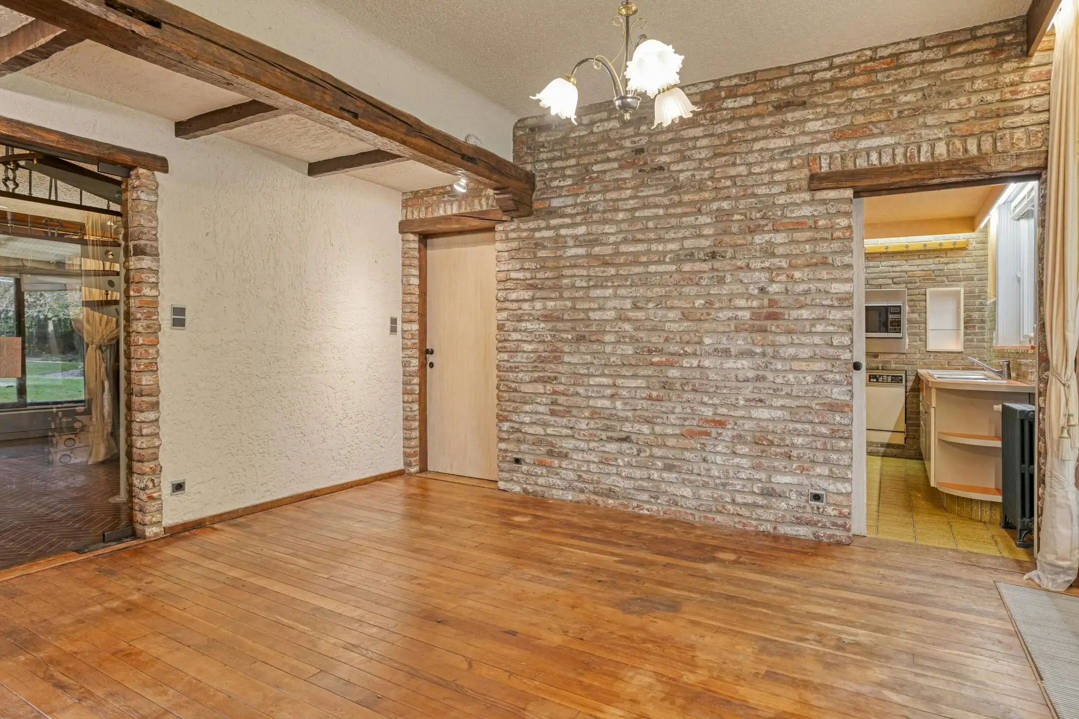 Huis te koop in Ieper met 3 kamers, tuin en garage foto 9