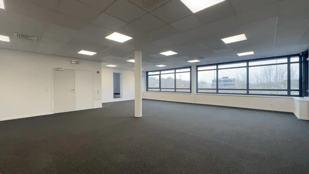 Gerenoveerde kantoorruimte te huur in Dionysius KMO center in Gent foto 7