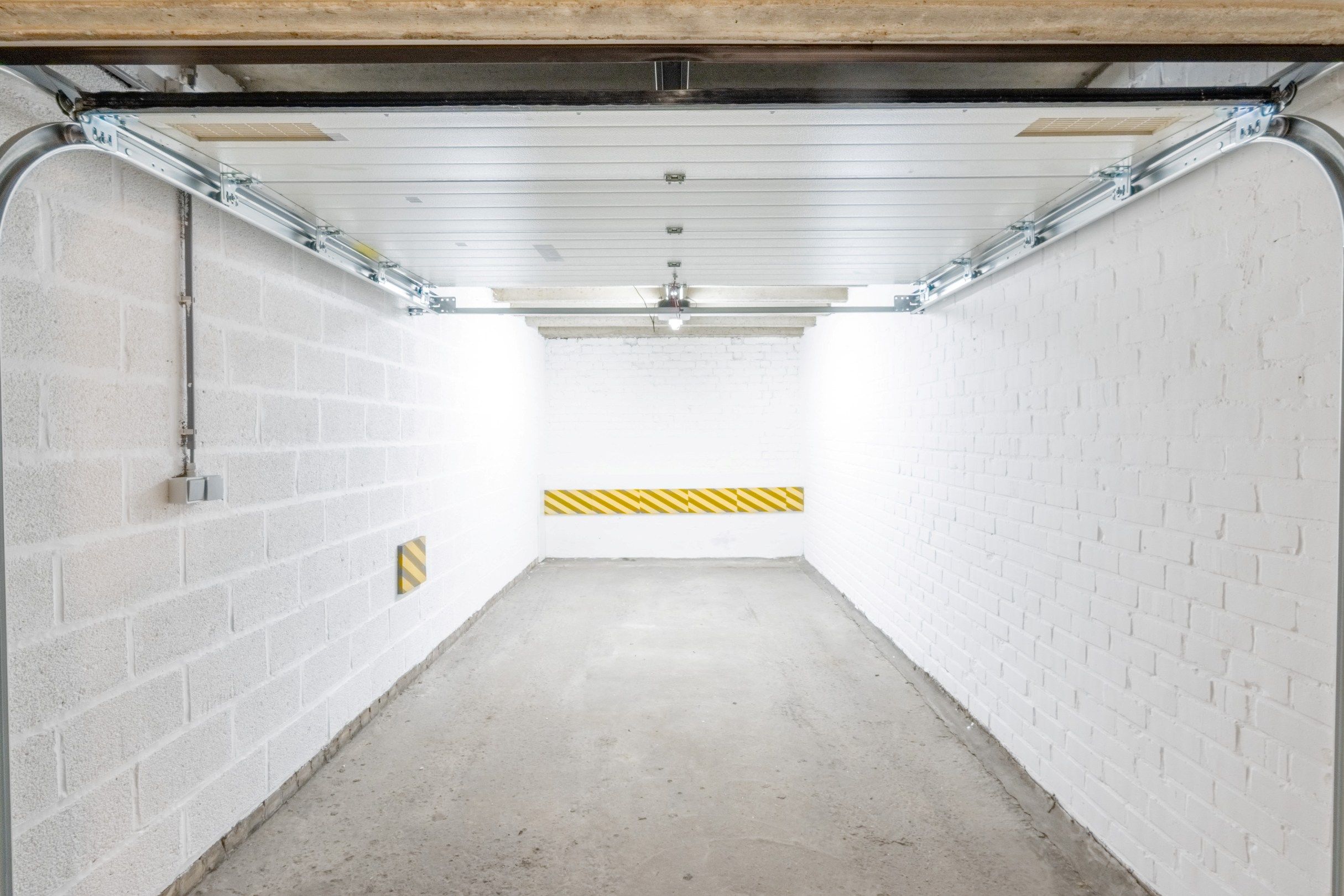 Gesloten garagebox aan de Ezelpoort te Brugge foto 5