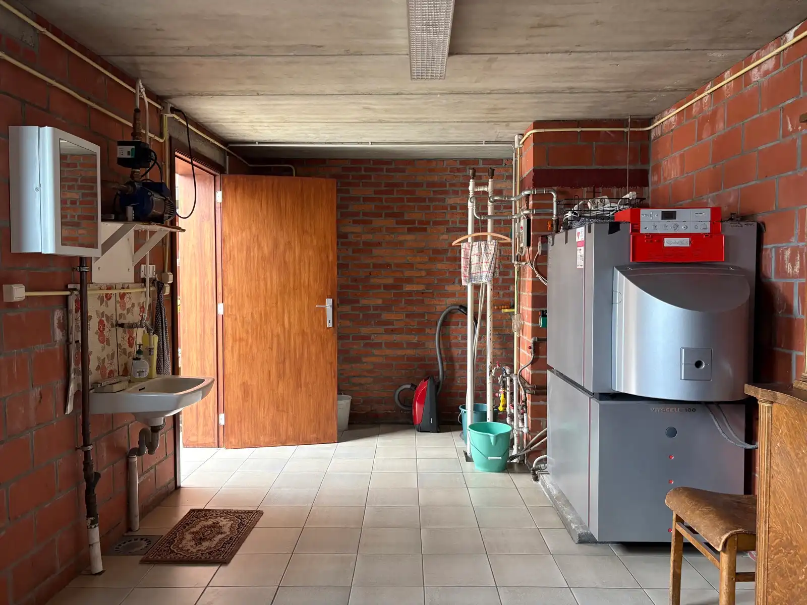 Charmante te renoveren woning foto 17