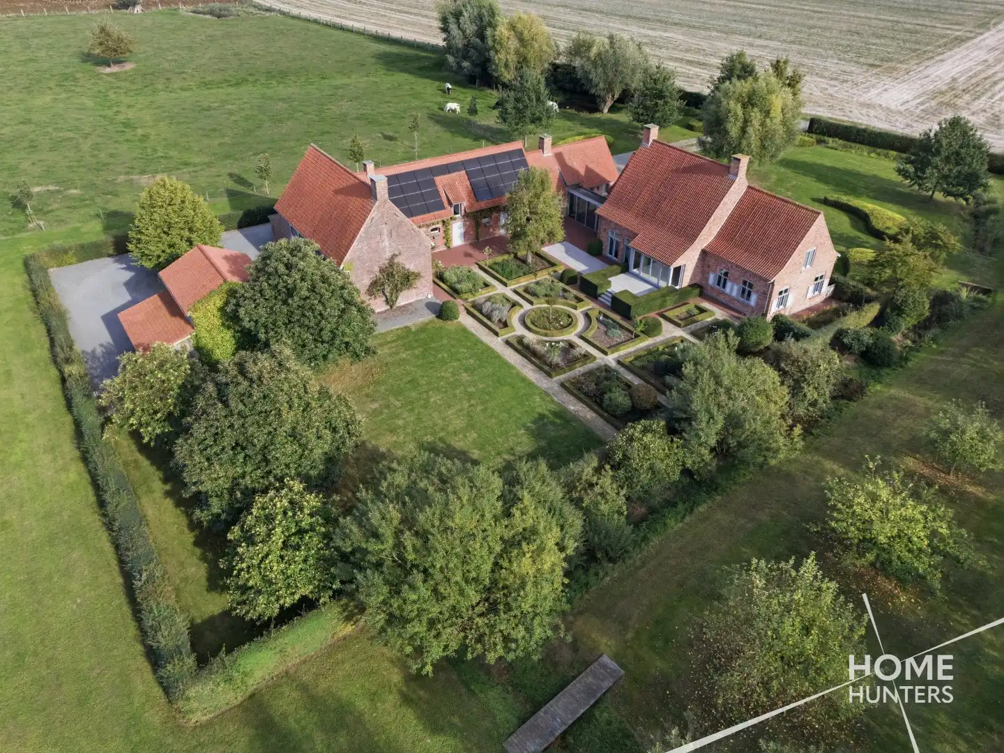 Exclusief luxedomein op 10.000 m² in het landelijke Heuvelland foto 2