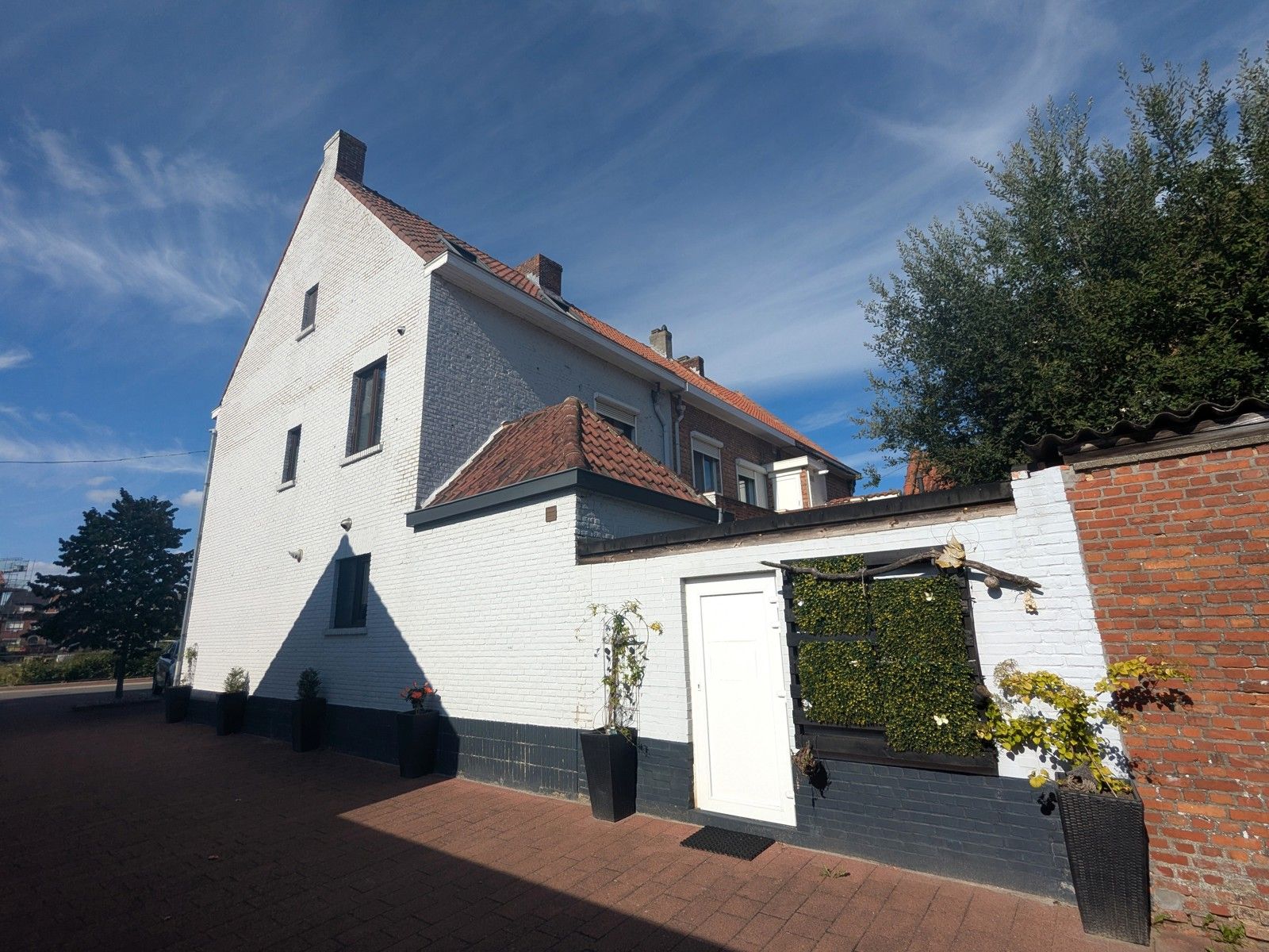 Charmante hoekwoning met knappe afwerking op idyllische plek foto 22