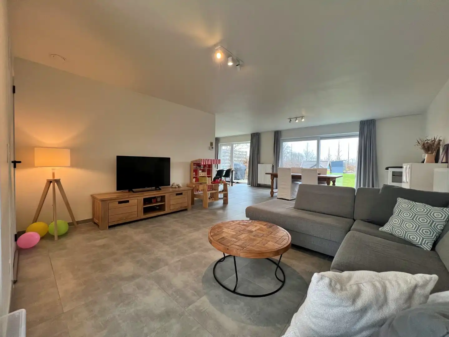 Ruime woning met 3 slaapkamers, garage en tuin foto 3