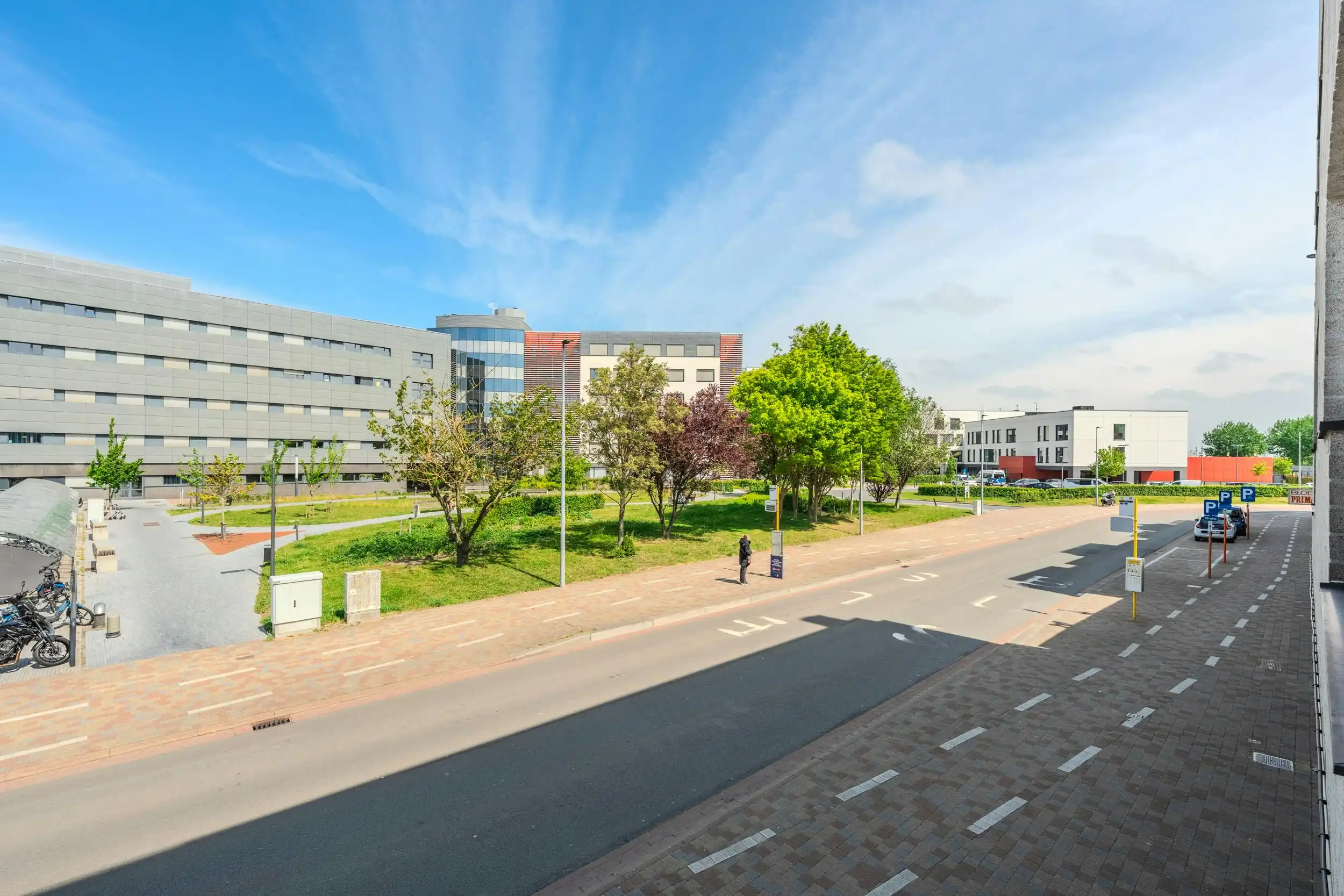 Lichtrijk twee-slaapkamerappartement met terras te Oostende foto 16