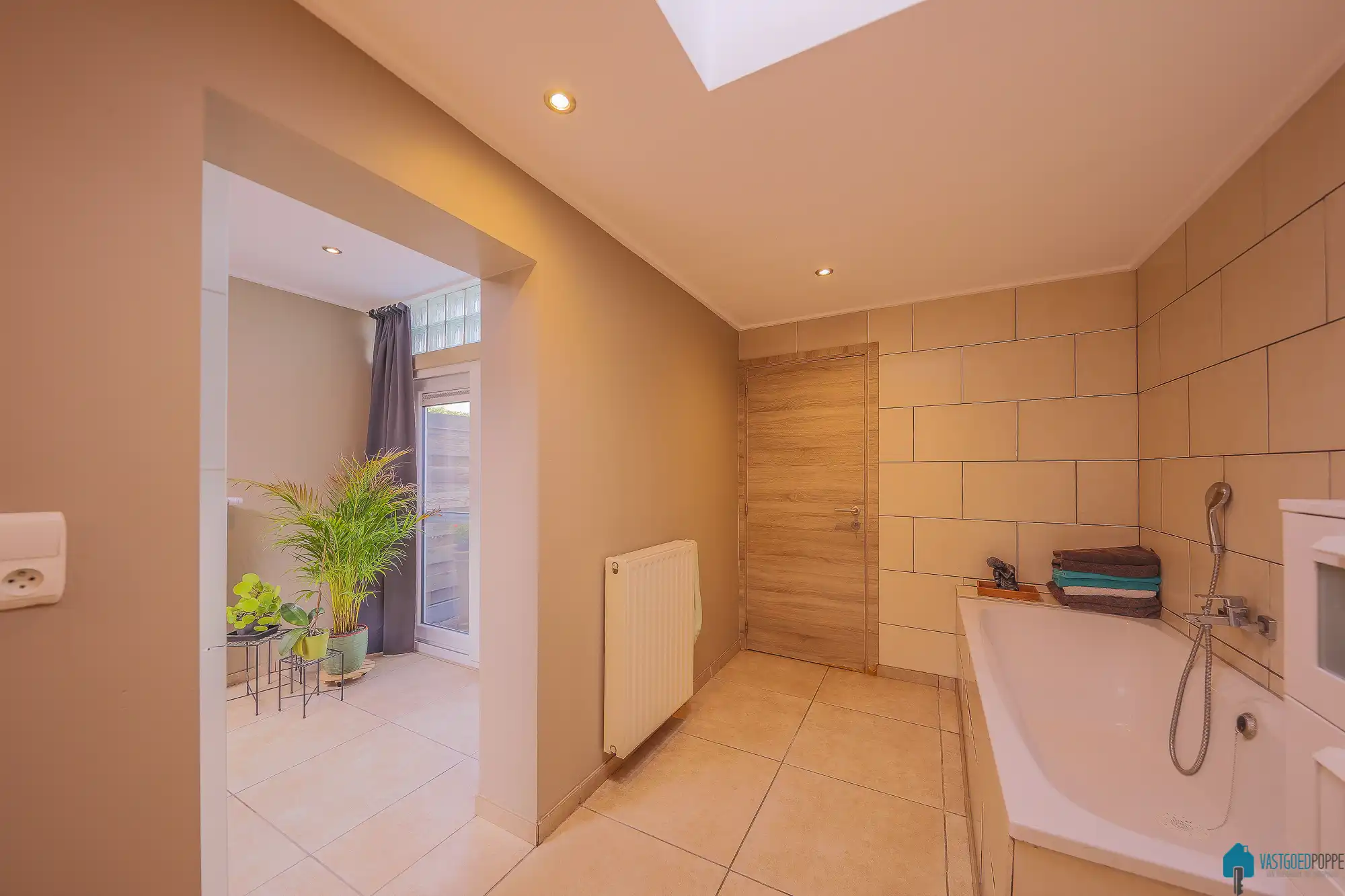 Gerenoveerde ééngezinswoning met tuin foto 11