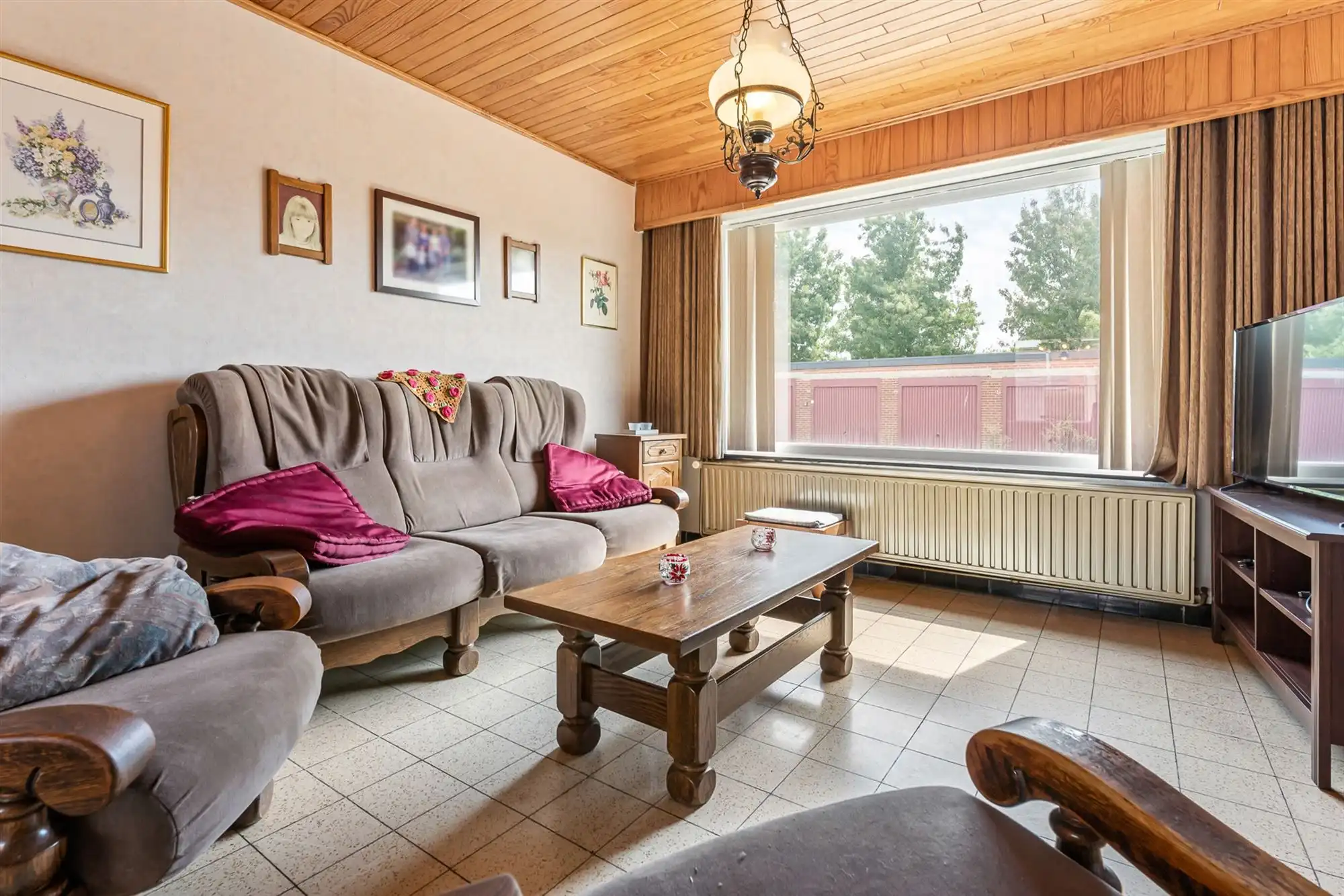 PERFECT ONDERHOUDEN WONING MET ACHTERINRIT NAAR TUIN IN BERINGEN CENTRUM foto 3