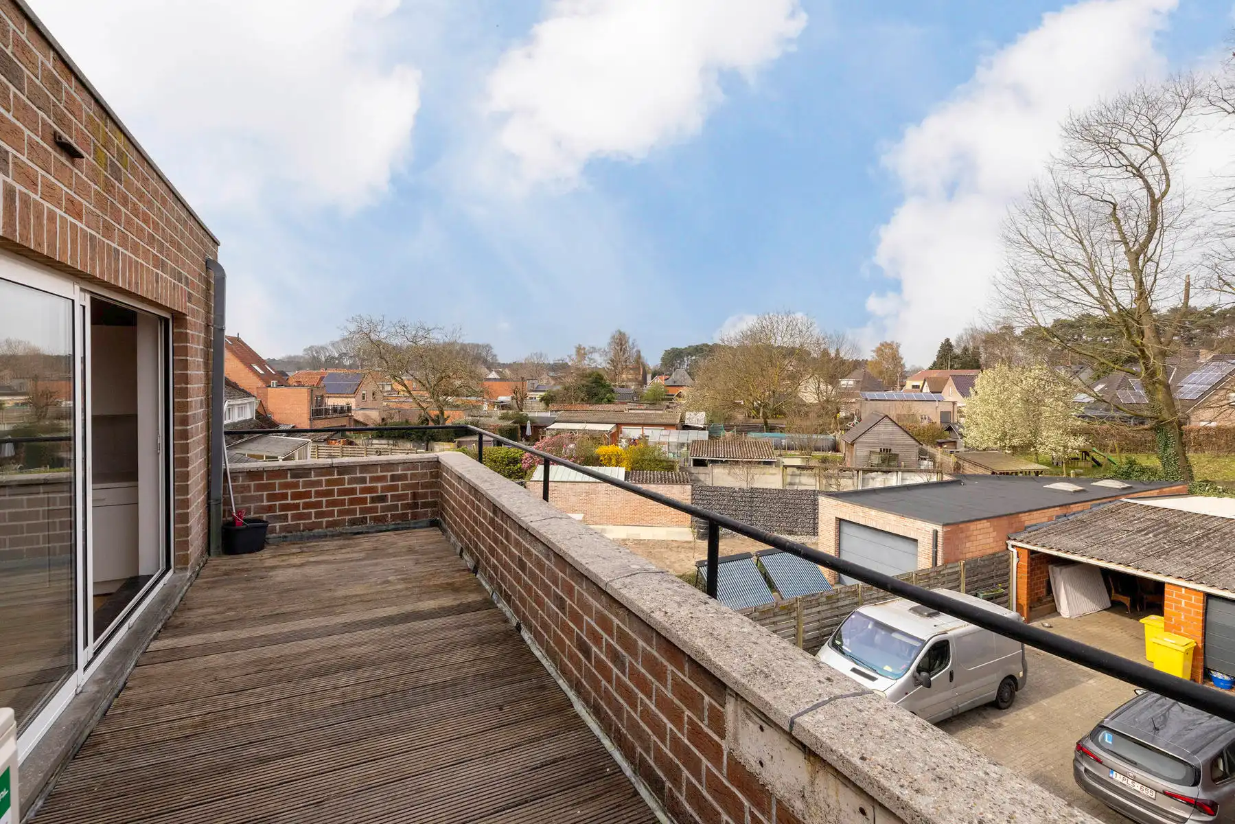 Ruim 1-slaapkamer dakappartement met terras en garagebox. foto 4