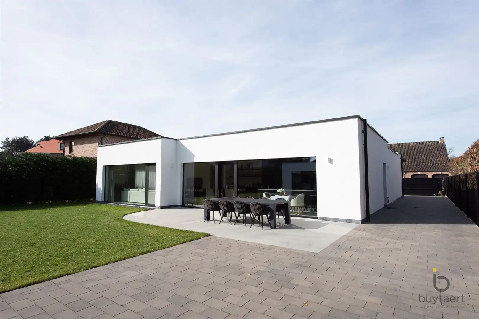 Knappe GELIJKVLOERSE villa + bijgebouw te Halle! foto 52