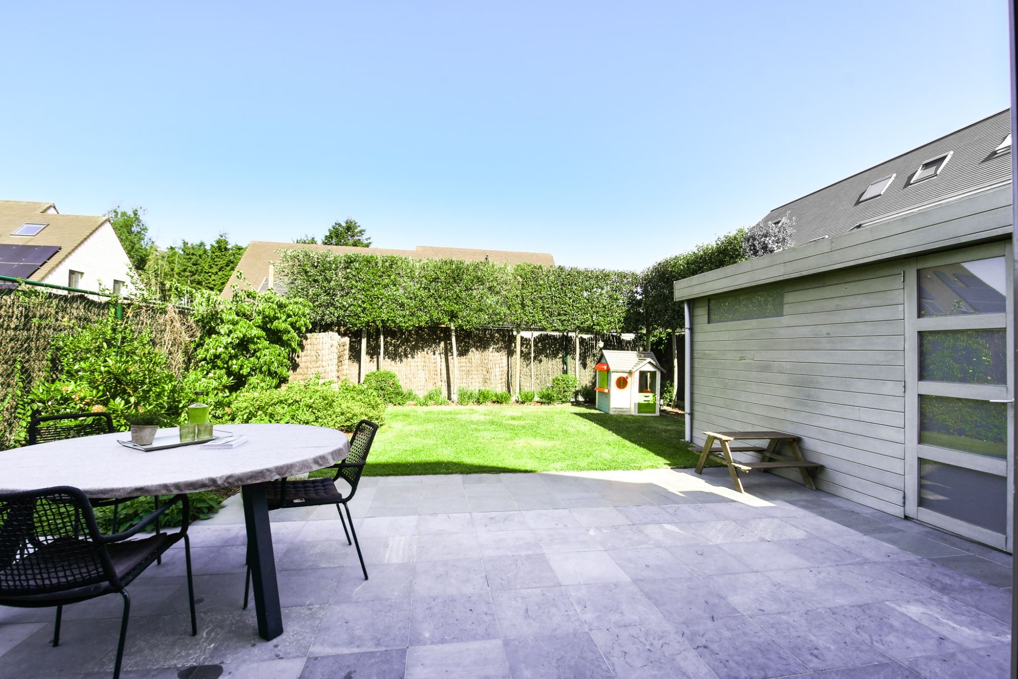 Recente 4 slpk woning met tuin, garage en carport op rustige locatie foto 4