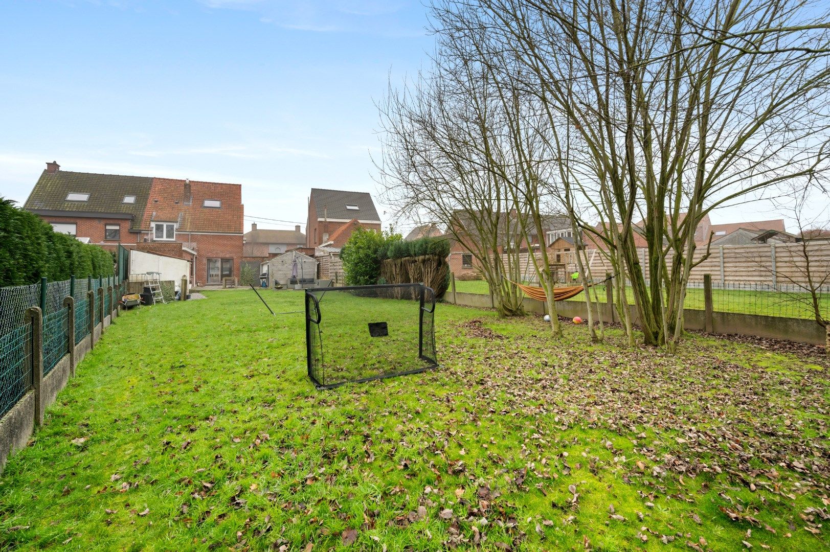 GOED ONDERHOUDEN HOB MET 3SLPKS, 2 BADKAMERS EN PRACHTIGE UITGESTREKTE TUIN foto 17