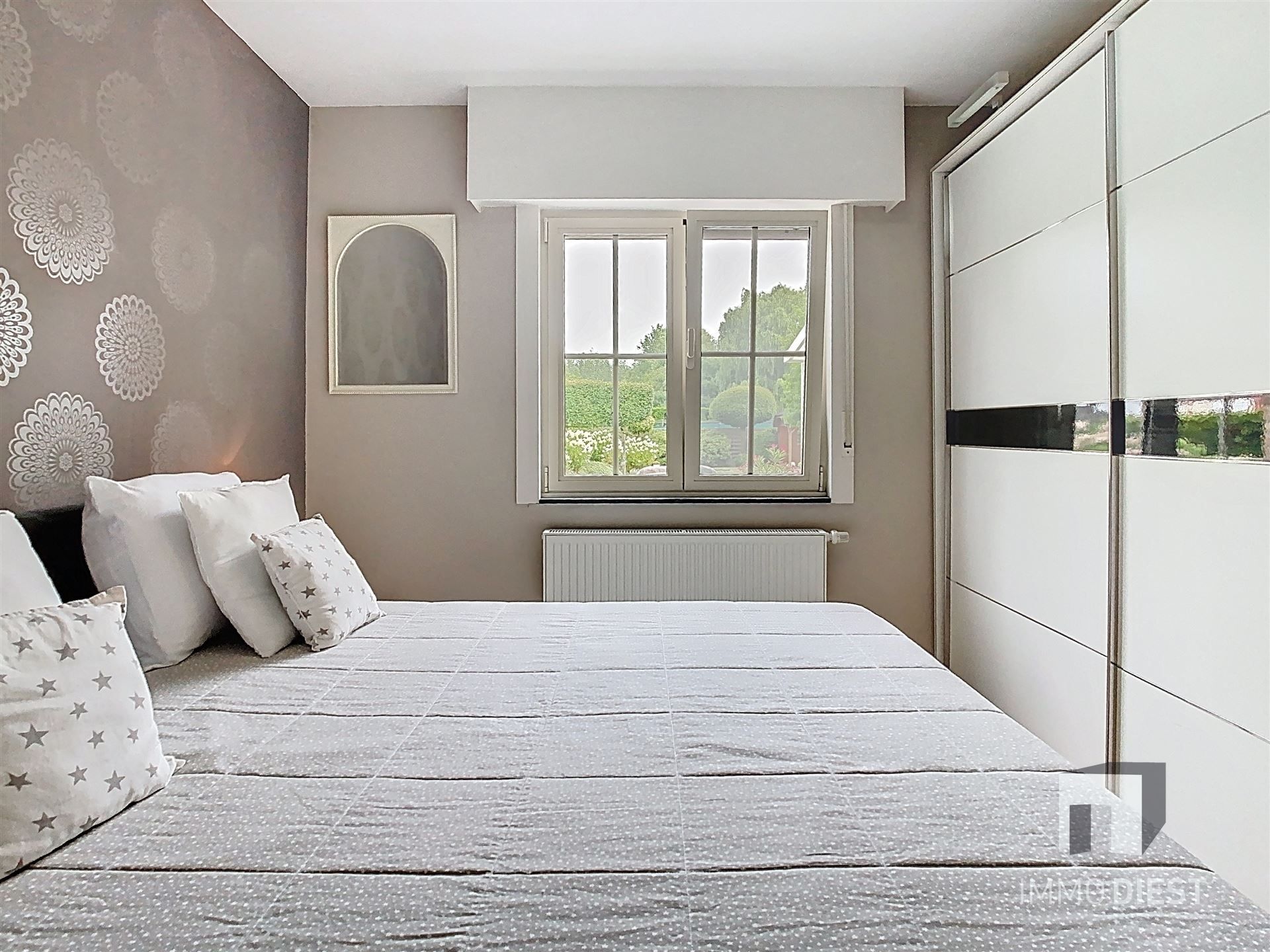 Aantrekkelijke en instapklare woning met 3 slaapkamers en prachtig aangelegde tuin op 12a 77ca. foto 16