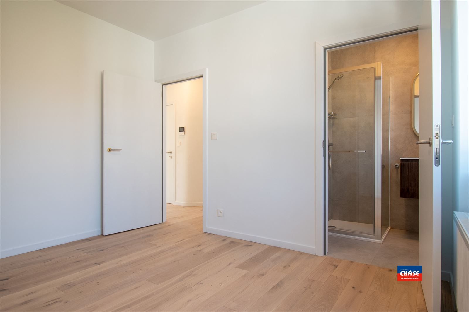 Gerenoveerd appartement met één slaapkamer foto 3