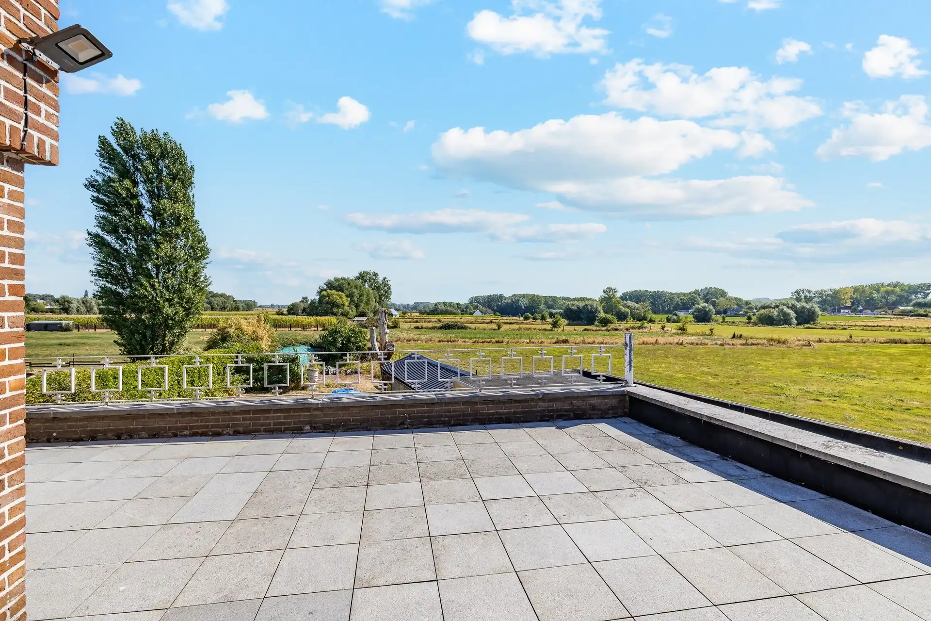 Zeer ruime woning met twee wooneenheden en prachtig landelijk uitzicht foto 13