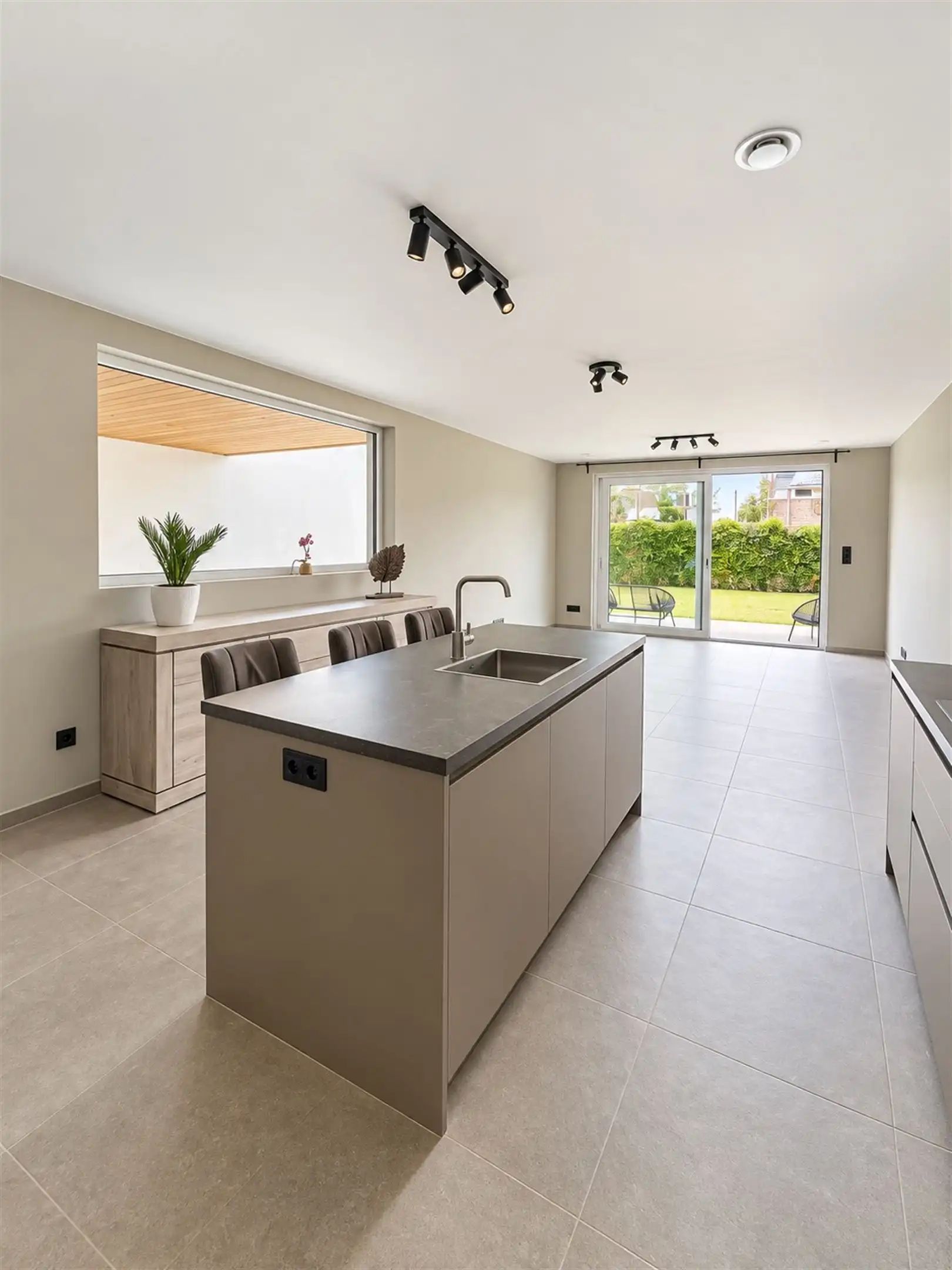 moderne gb met 3 slaapkamers foto 5