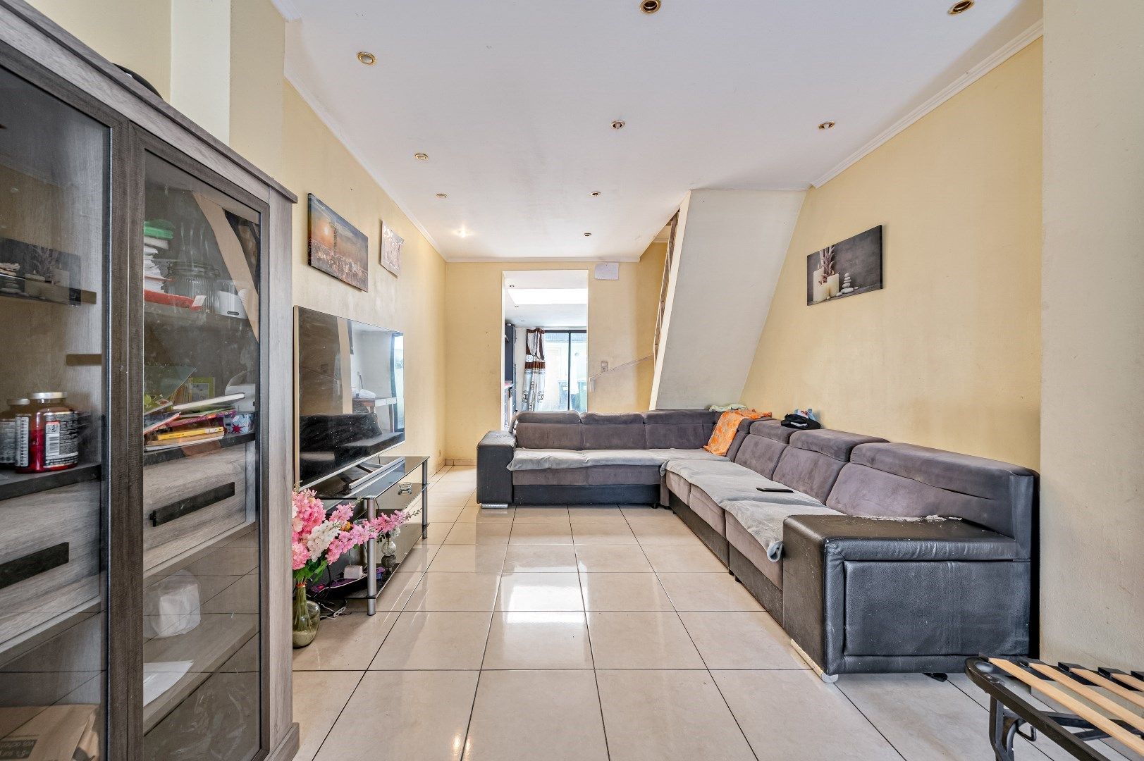Te renoveren woning met stadskoer foto 3