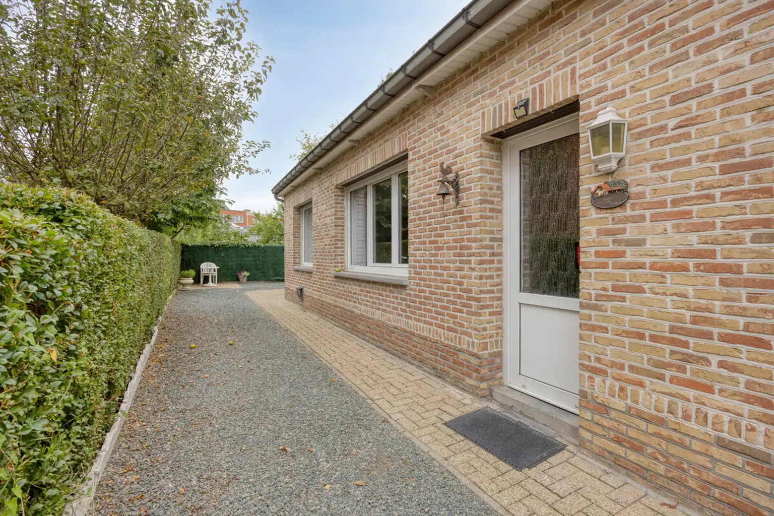 Charmante openbebouwing in verkeersluwe straat te Zellik foto 2