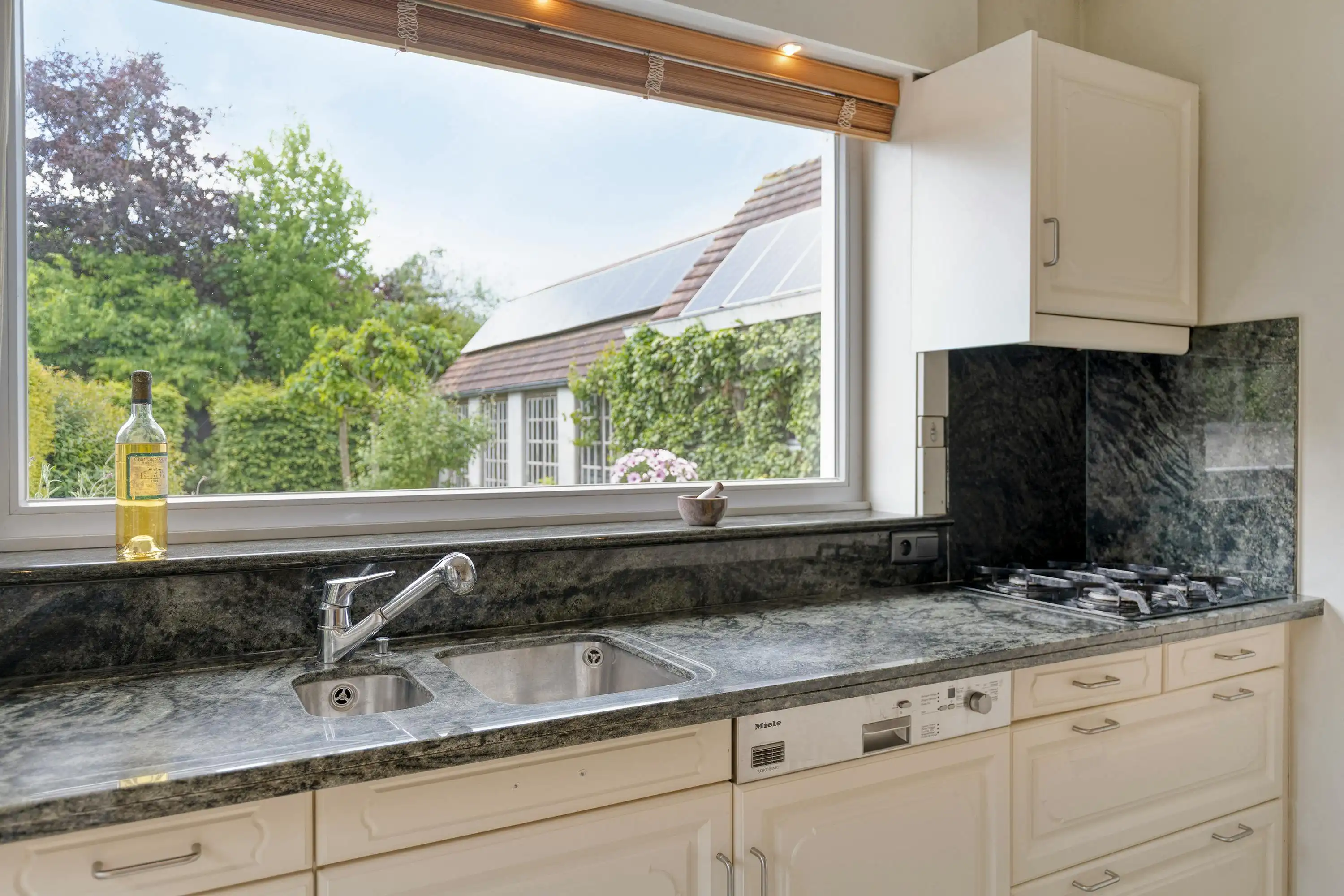 Villa te koop in Roeselare met ruim bijgebouw op 832 m² foto 12