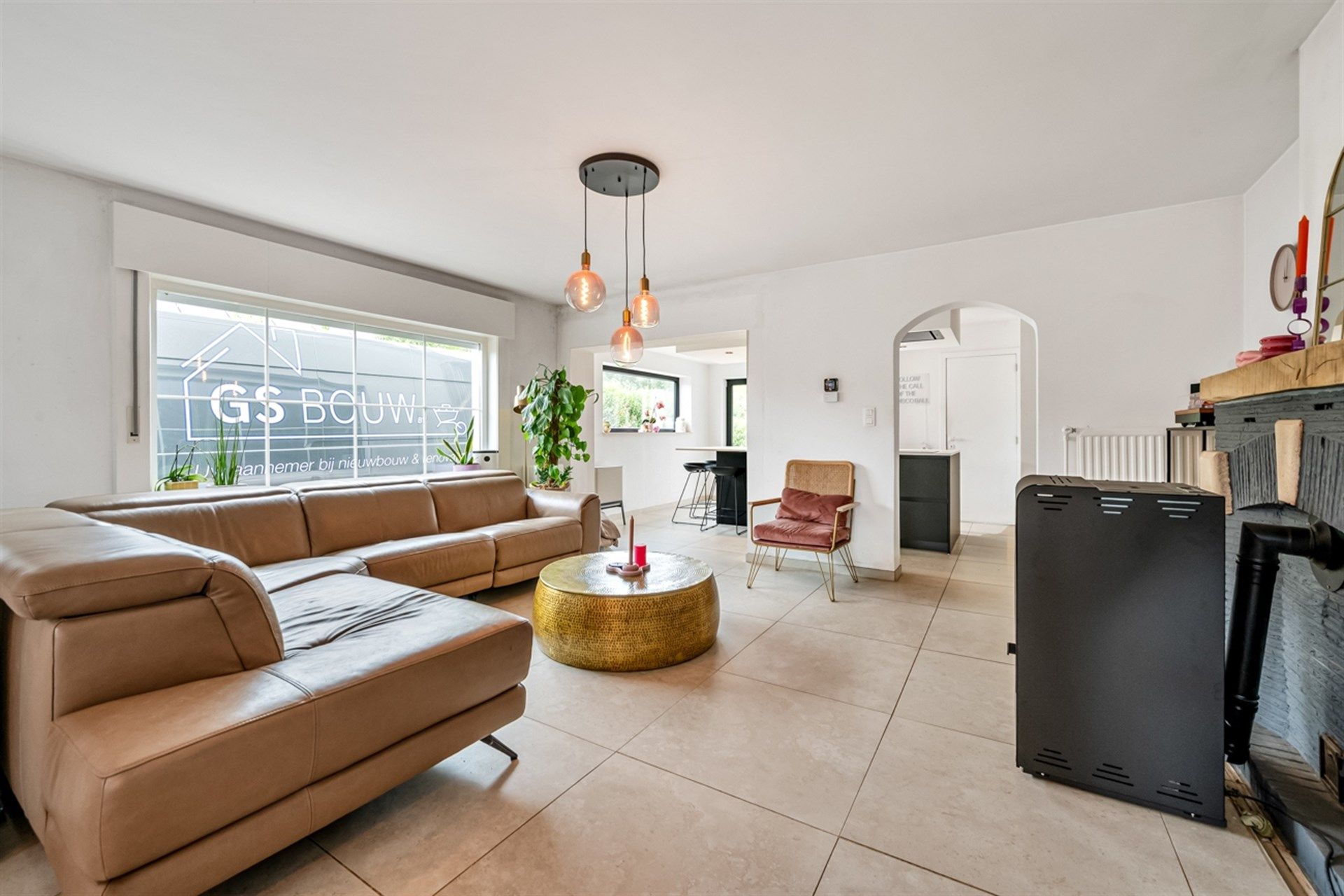 Gerenoveerde halfopen bebouwing op een perceel van 1678 m2 foto 3