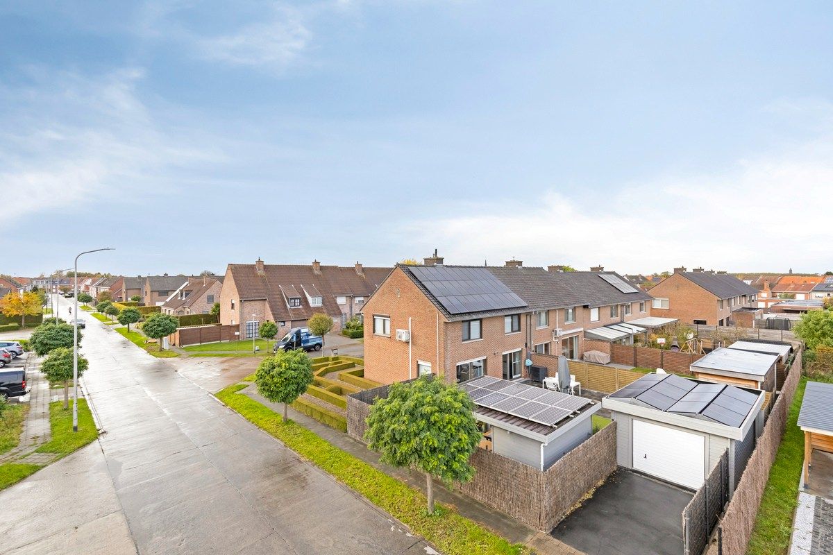 Energiezuinige halfopen bebouwing met 4 slaapkamers en 2 garages! foto 2