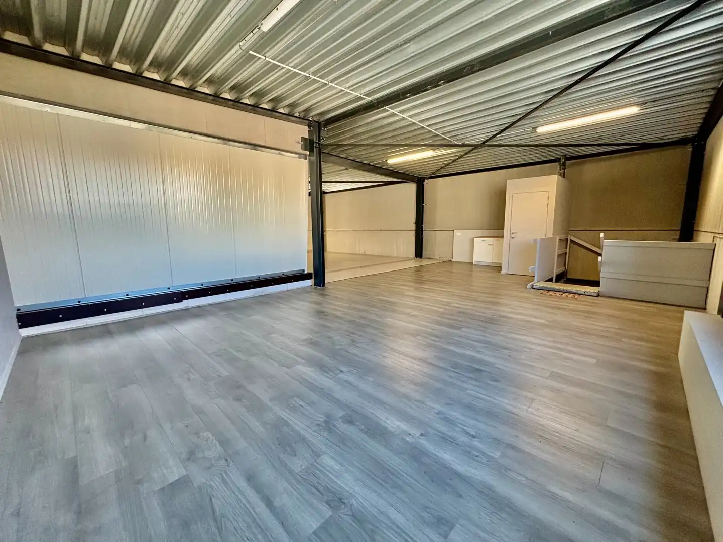 Polyvalente ruimte van ong. 155 m² te huur te Lendelede foto 4