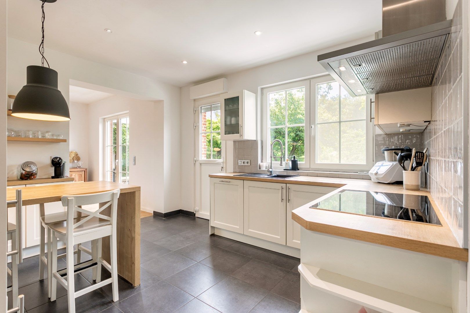 Charmante instapklare woning met 3 slpk en een prachtige tuin. foto 13
