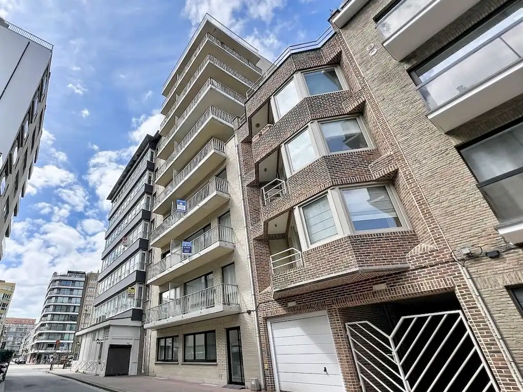 Perfect onderhouden appartement met zuidgericht terras in de O.L.Vrouwstraat ter hoogte van het Heldenplein foto {{pictureIndex}}