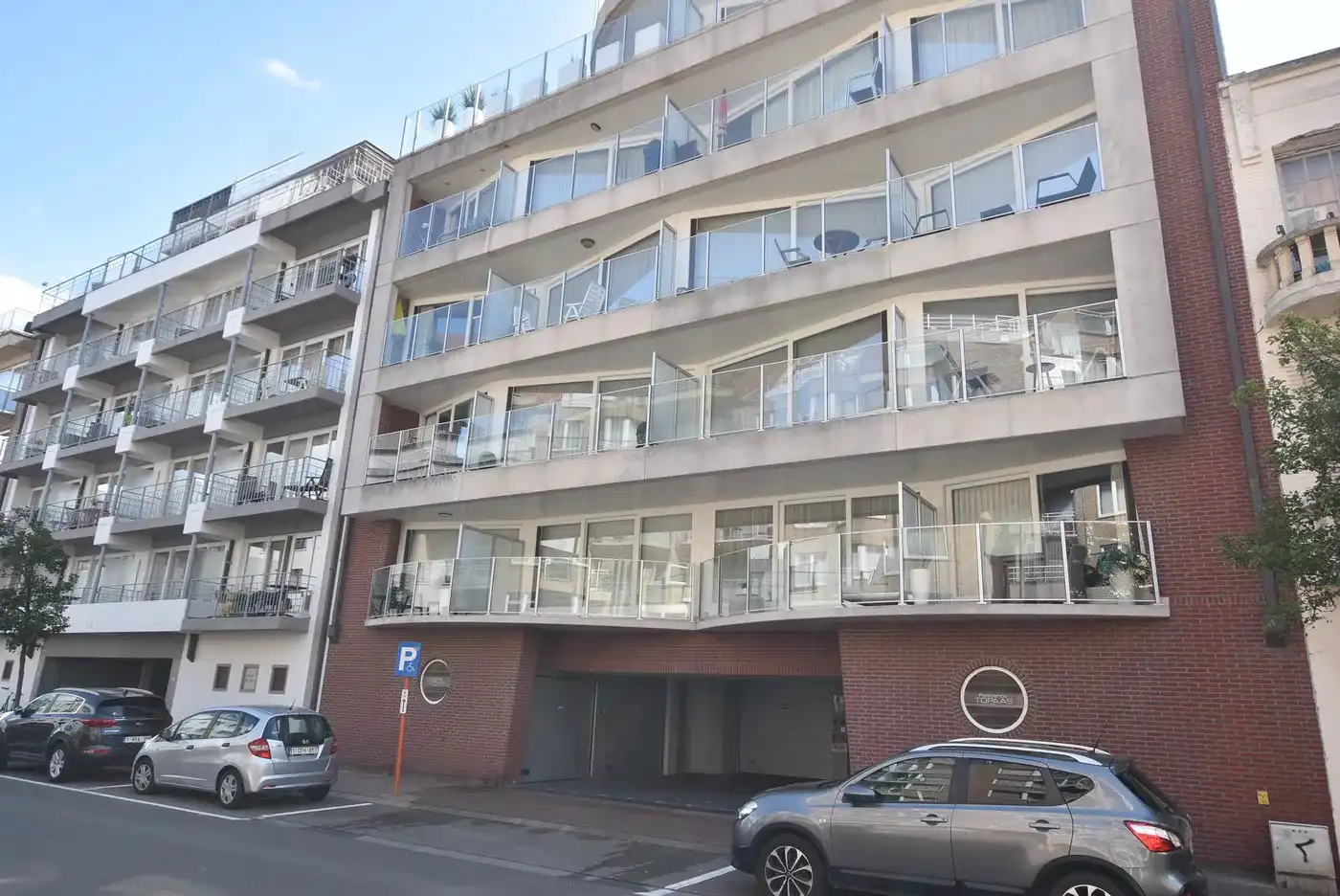 Garagestaanplaats in hartje centrum van Knokke nabij de Lippenslaan en het Albertstrand foto {{pictureIndex}}