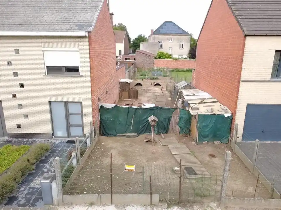 Perceel grond te koop te Denderleeuw voor gesloten bebouwing foto {{pictureIndex}}