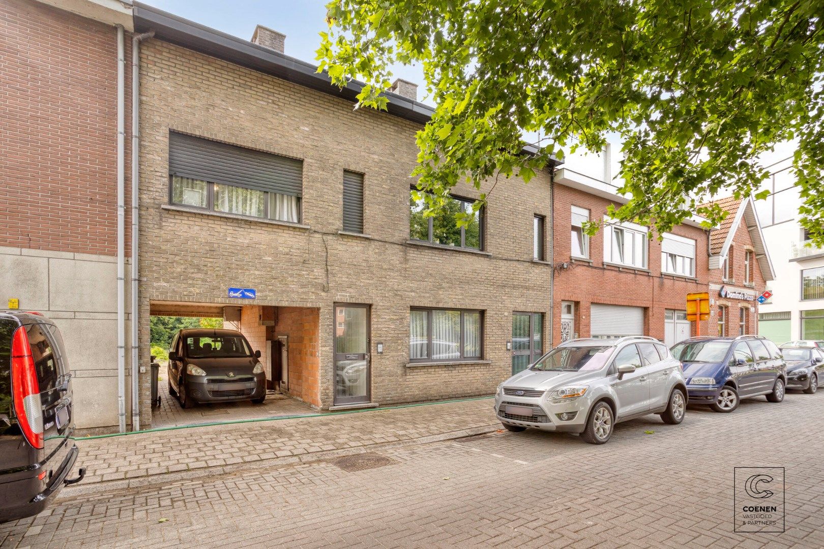 Ruime stadswoning van 177 m² met 4 slaapkamers in het centrum van Hoogstraten! foto 2