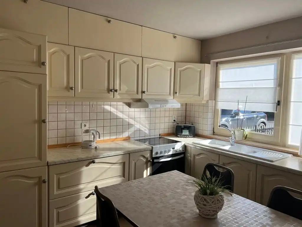 Charmante, vrijstaande woning met garage, carport en tuinhuis foto 14