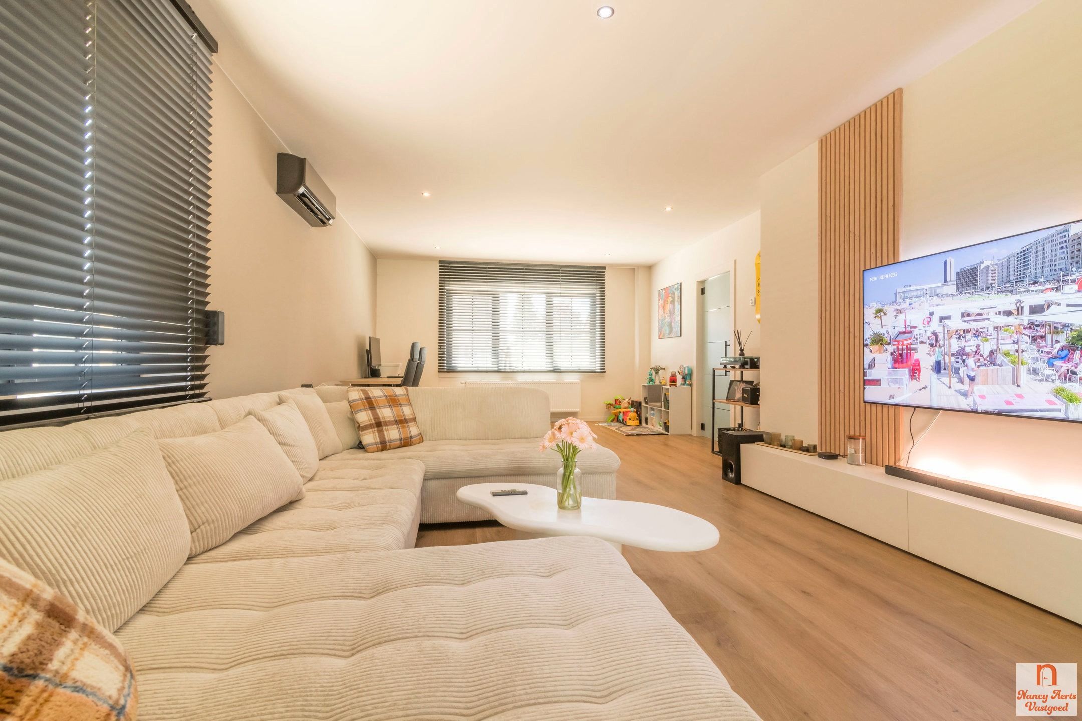 Volledig gerenoveerde woning met bijbouw en grote tuin foto 9
