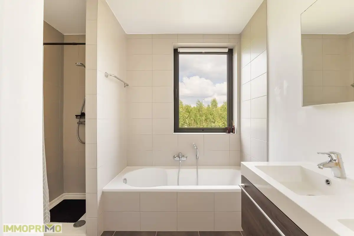 Instapklaar 3 slaapkamer appartement met ruim terras in autoluwe buurt foto 15