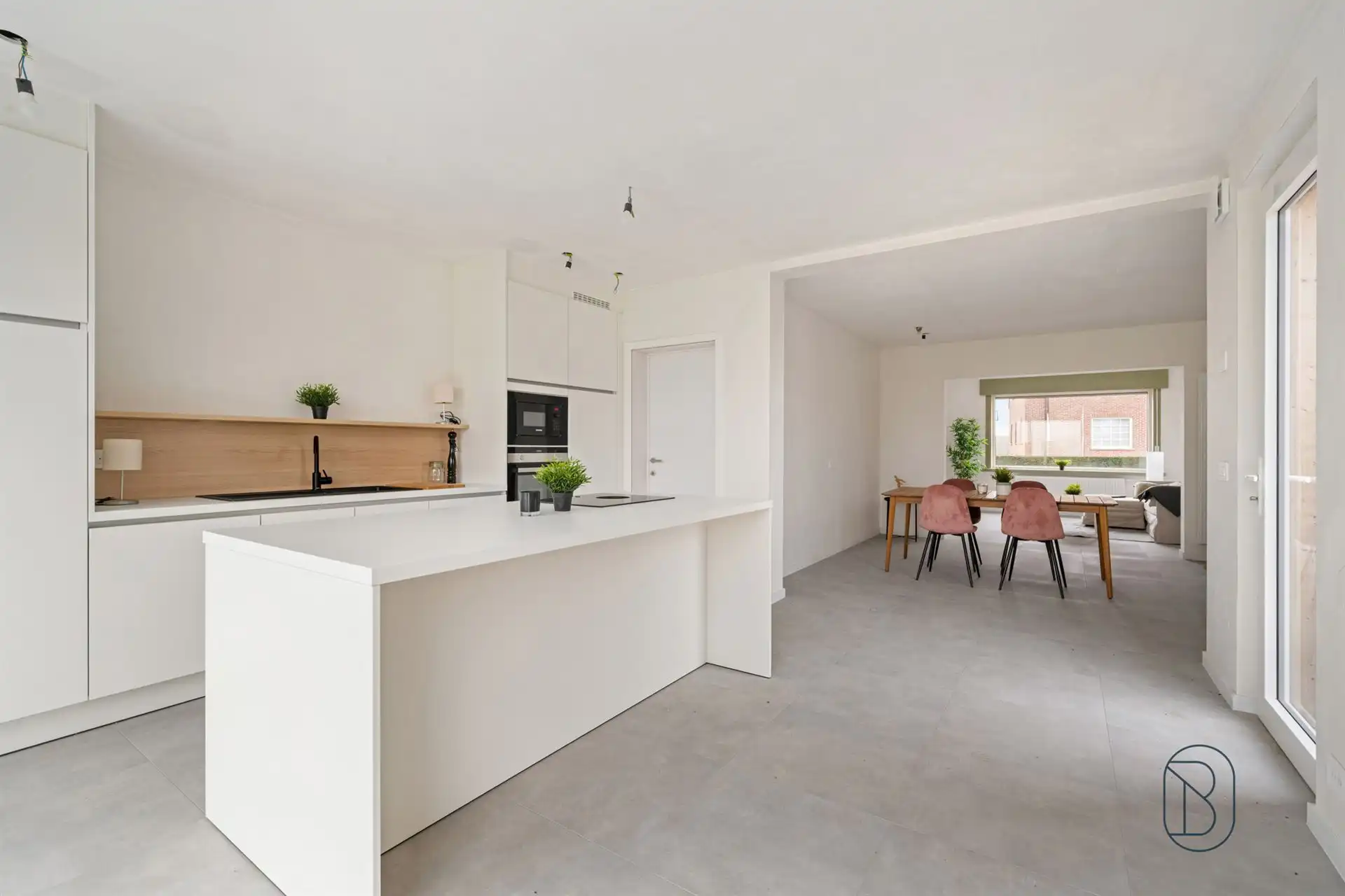 Instapklare woning met tuin en open zicht foto 3