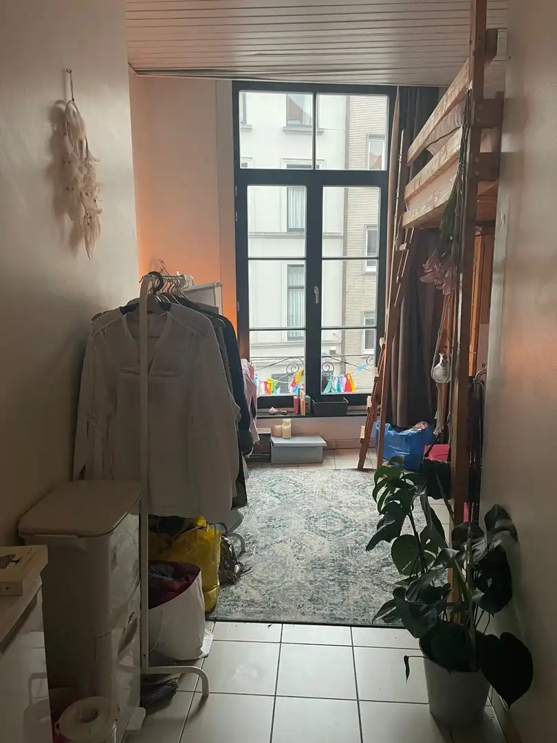 Bemeubelde studentenstudio te huur in hartje Gent foto 2