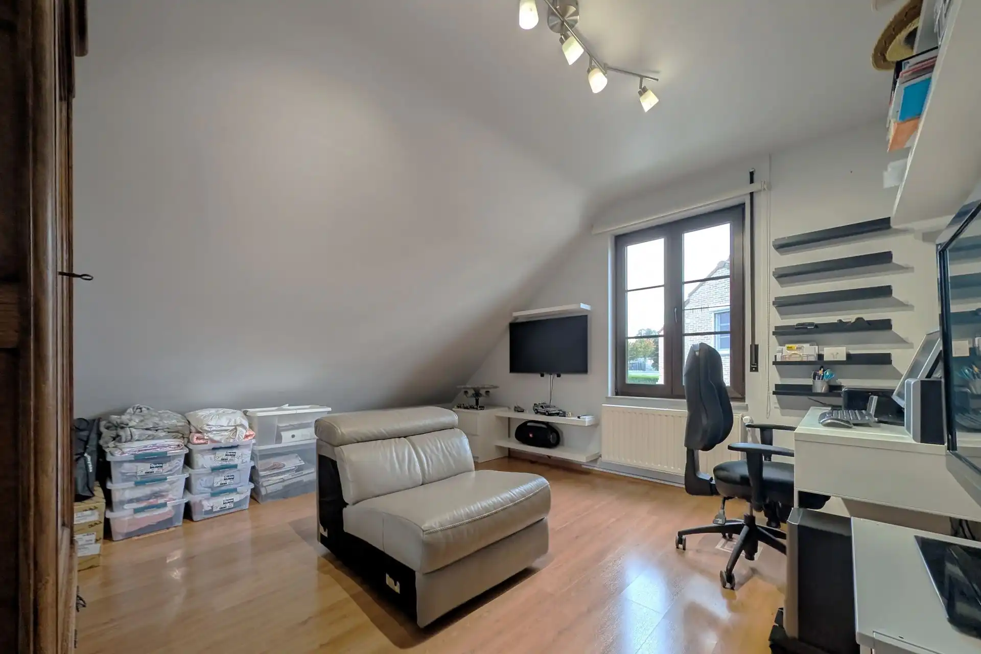 Instapklare gezinswoning met 3 slaapkamers en gezellige tuin foto 18