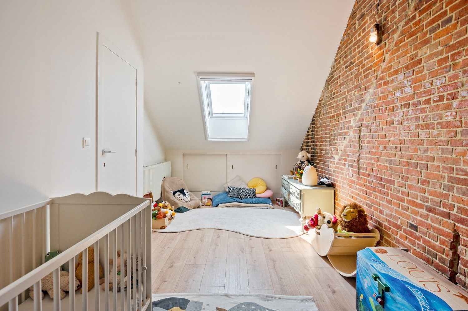 Charmante en lichtrijke woning met 2 slaapkamers en aangename groene tuin op toplocatie in Ekeren! foto 13