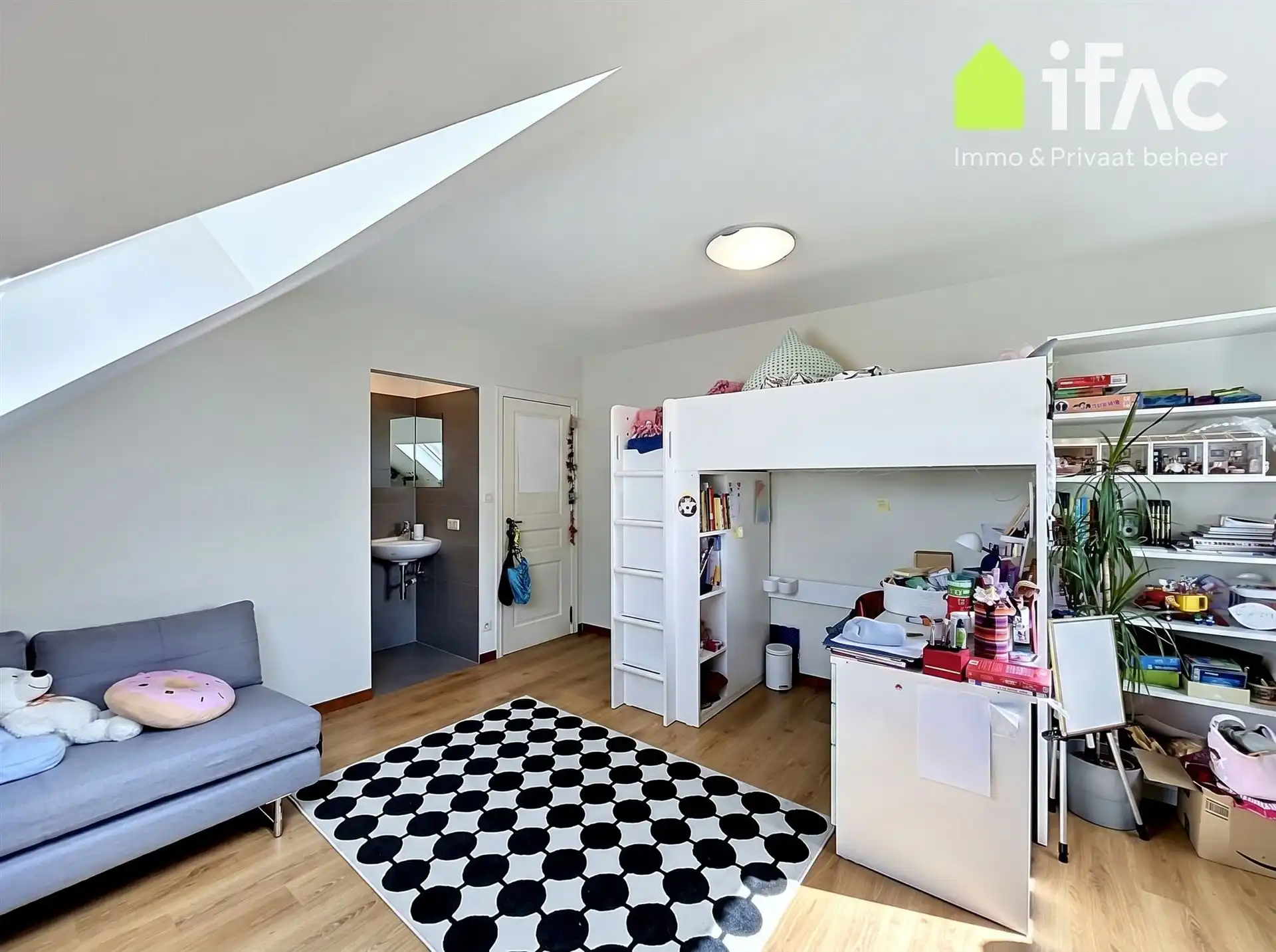 Smaakvol gerenoveerde Villa met 5 slaapkamers en leuke tuin foto 29