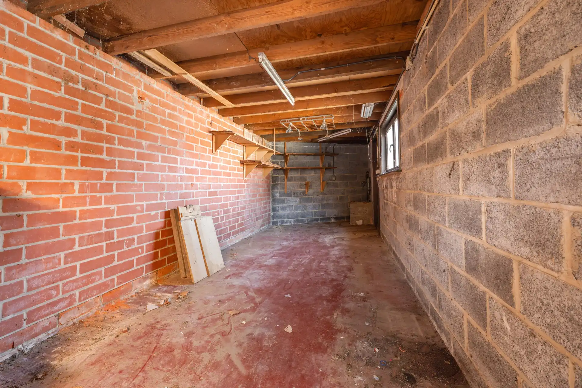 Te renoveren halfopen woning met 3 slaapkamers én zuidwestgerichte tuin met een aparte garage en aansluitende berging in een rustige tuinwijk te koop in Zulte. foto 26